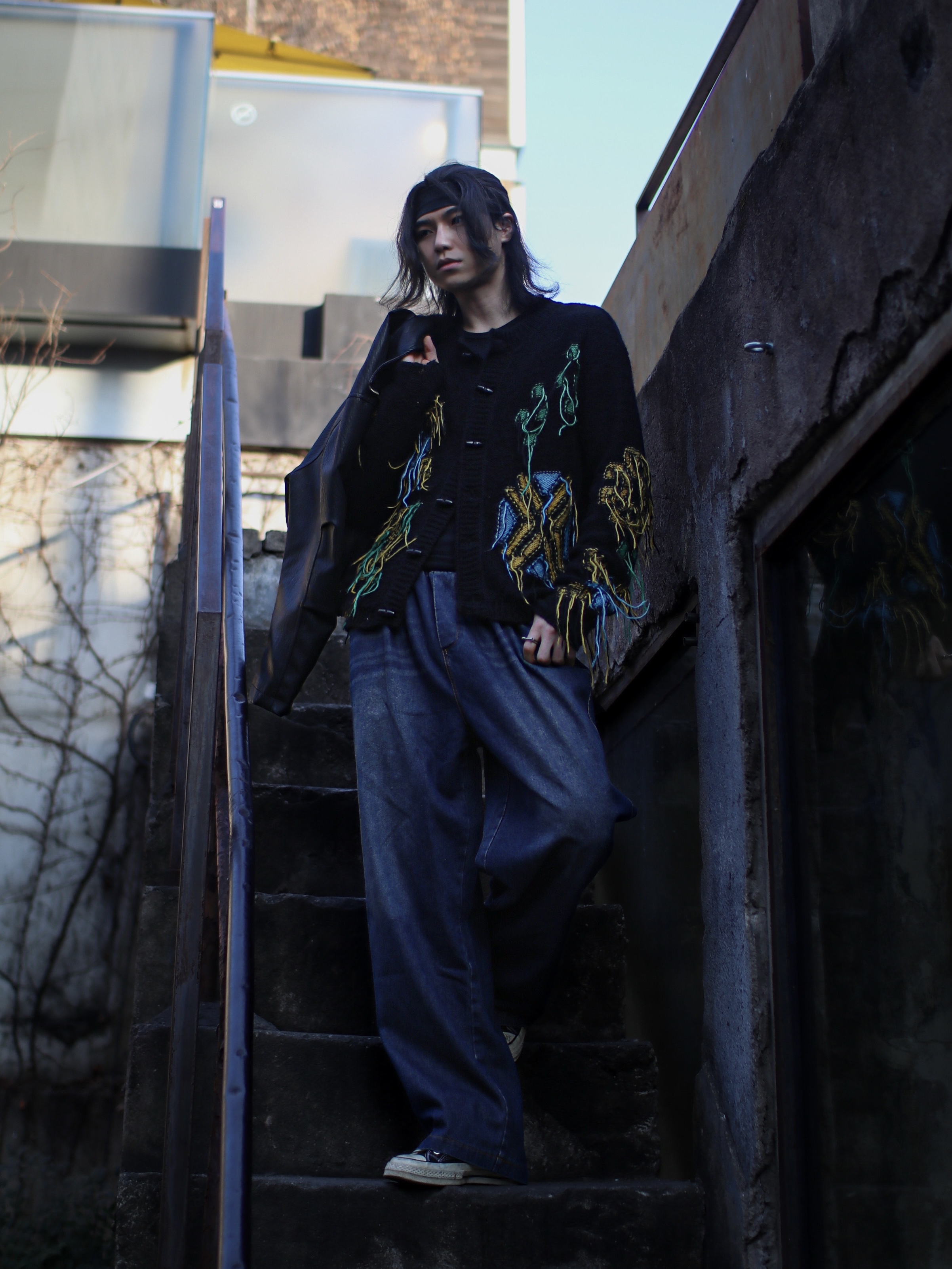 [KREAM 단독] ADSB Andersson Bell Macaron Intarsia Cardigan Black, Converse Chuck 70 Ox Black - Standard 착용 스타일 - 1