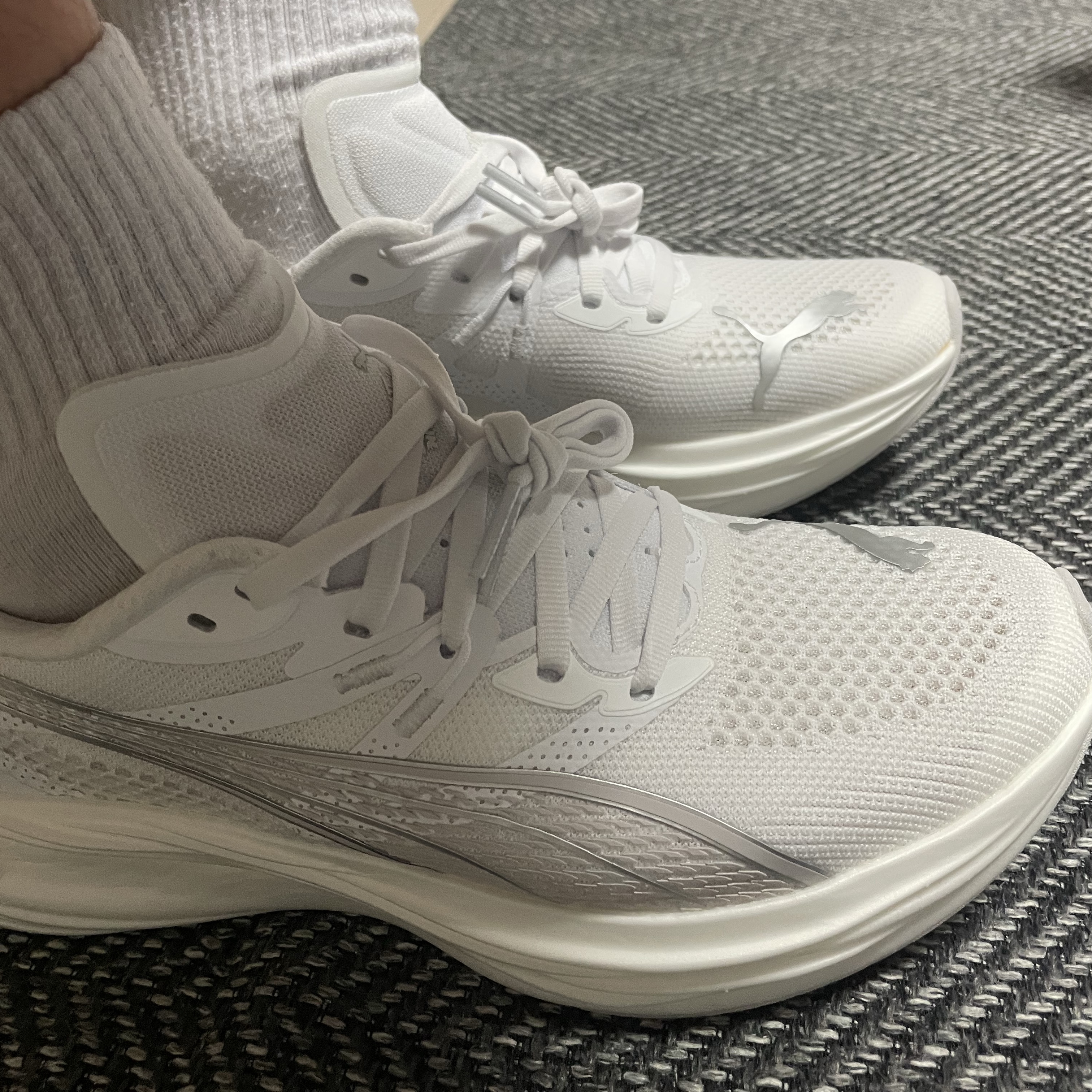 Puma Deviate Nitro 3 White Feather Gray 착용 스타일