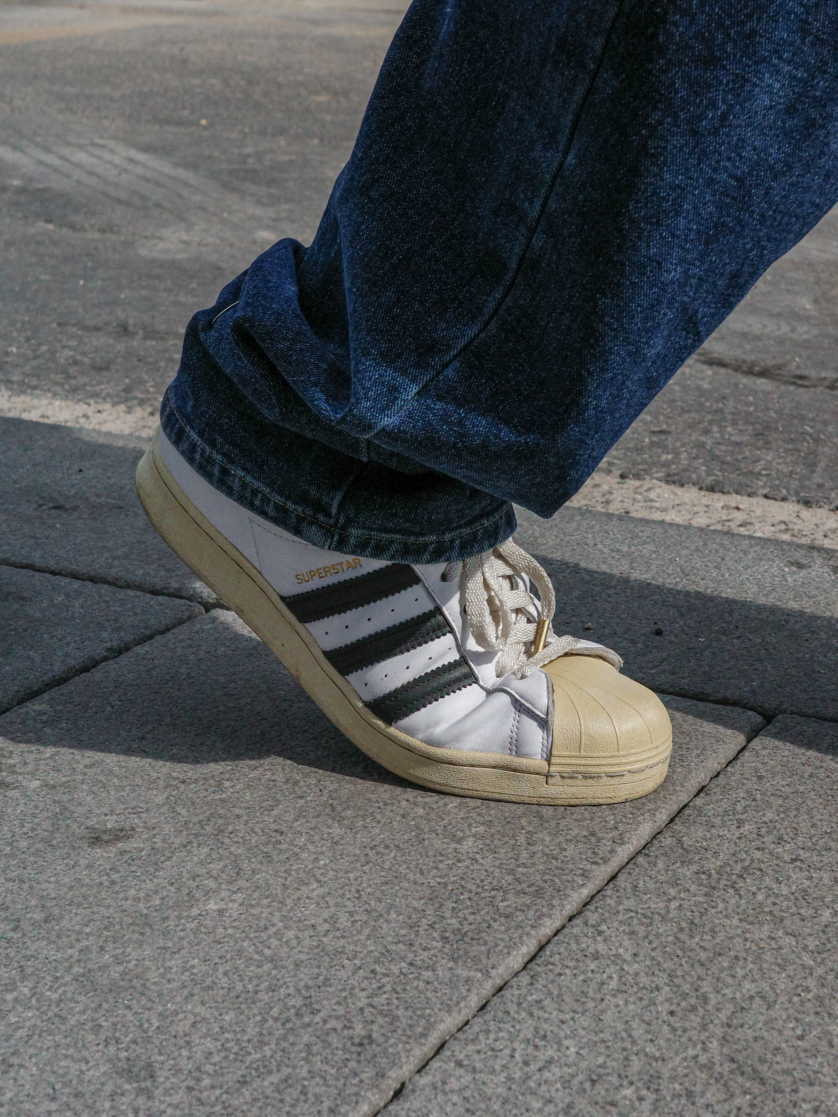 Adidas Superstar Premium White Black 착용 스타일