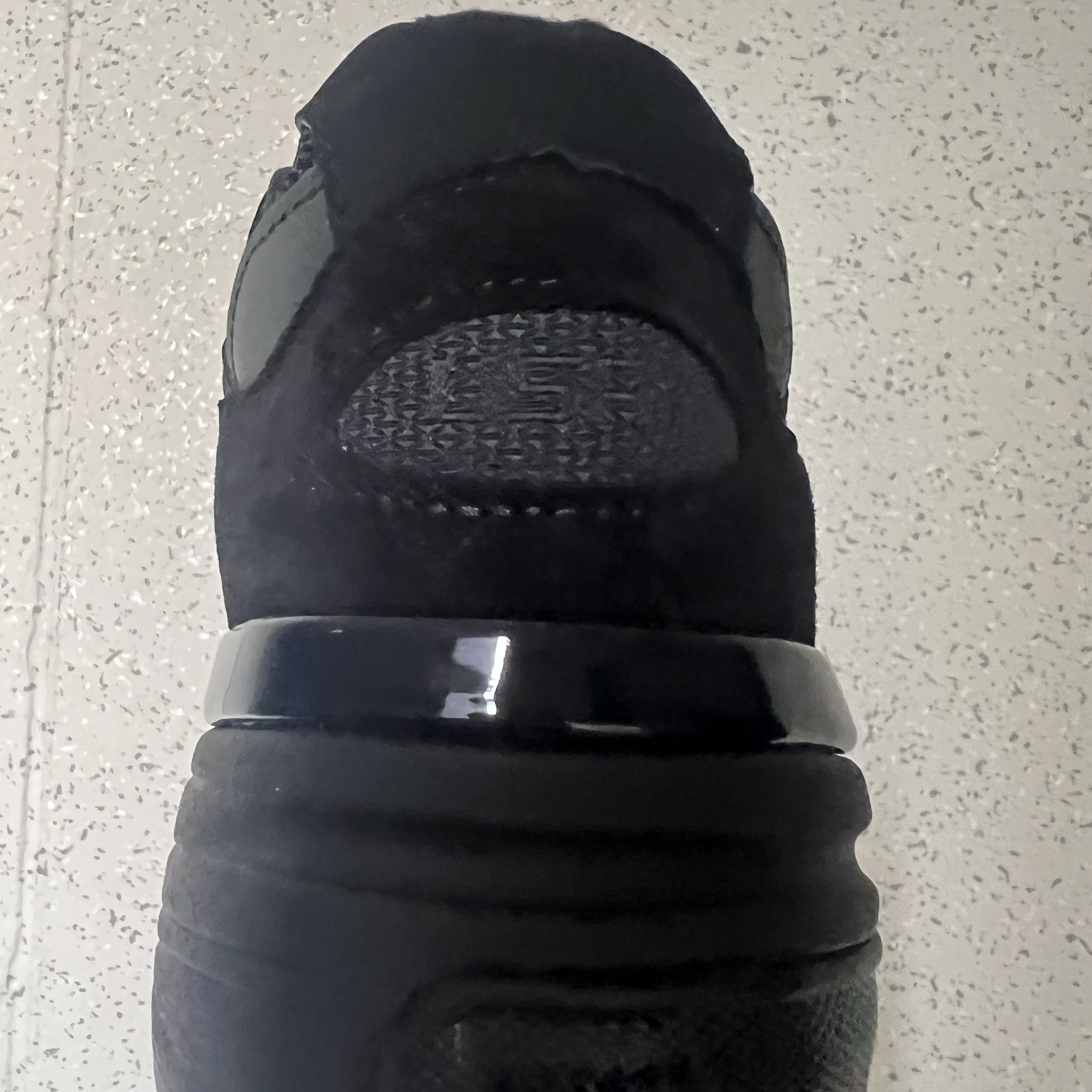 New Balance 992 Made in USA Core Black 착용 스타일 - 2