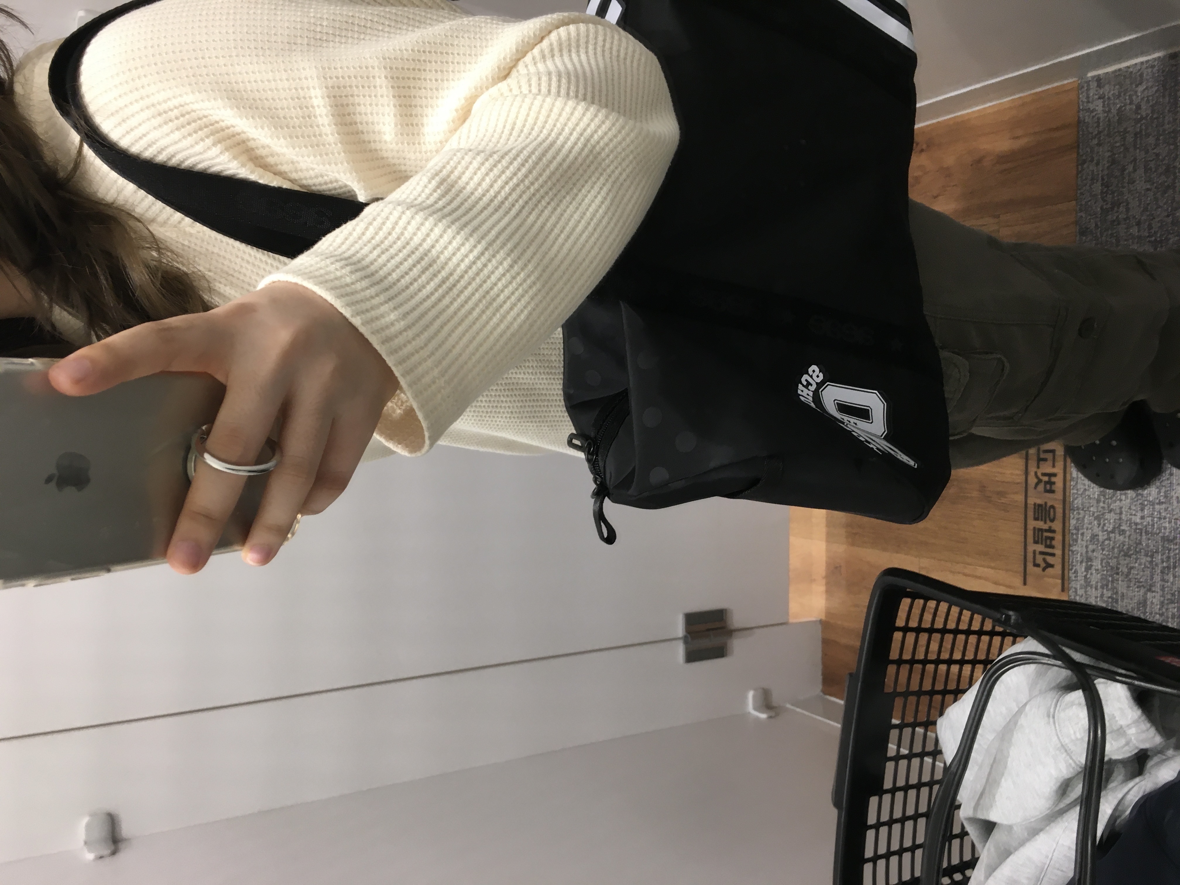 AEAE School Boy Duffle Bag Dot Black, AEAE School Boy Duffle Bag White 착용 스타일 - 4