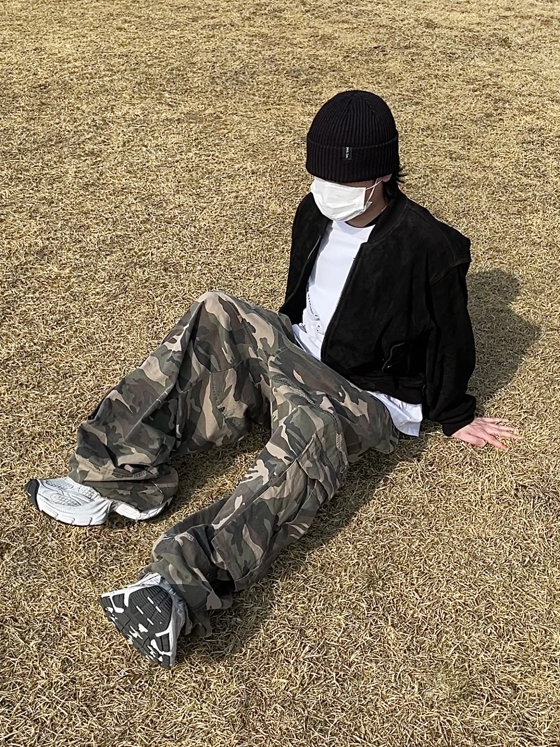 Undermycar Hommage Embraced The Fireworks Goatskin Blouson Red - 24FW, Balenciaga 10XL Sneakers White Grey Silver Black 착용 스타일 - 1
