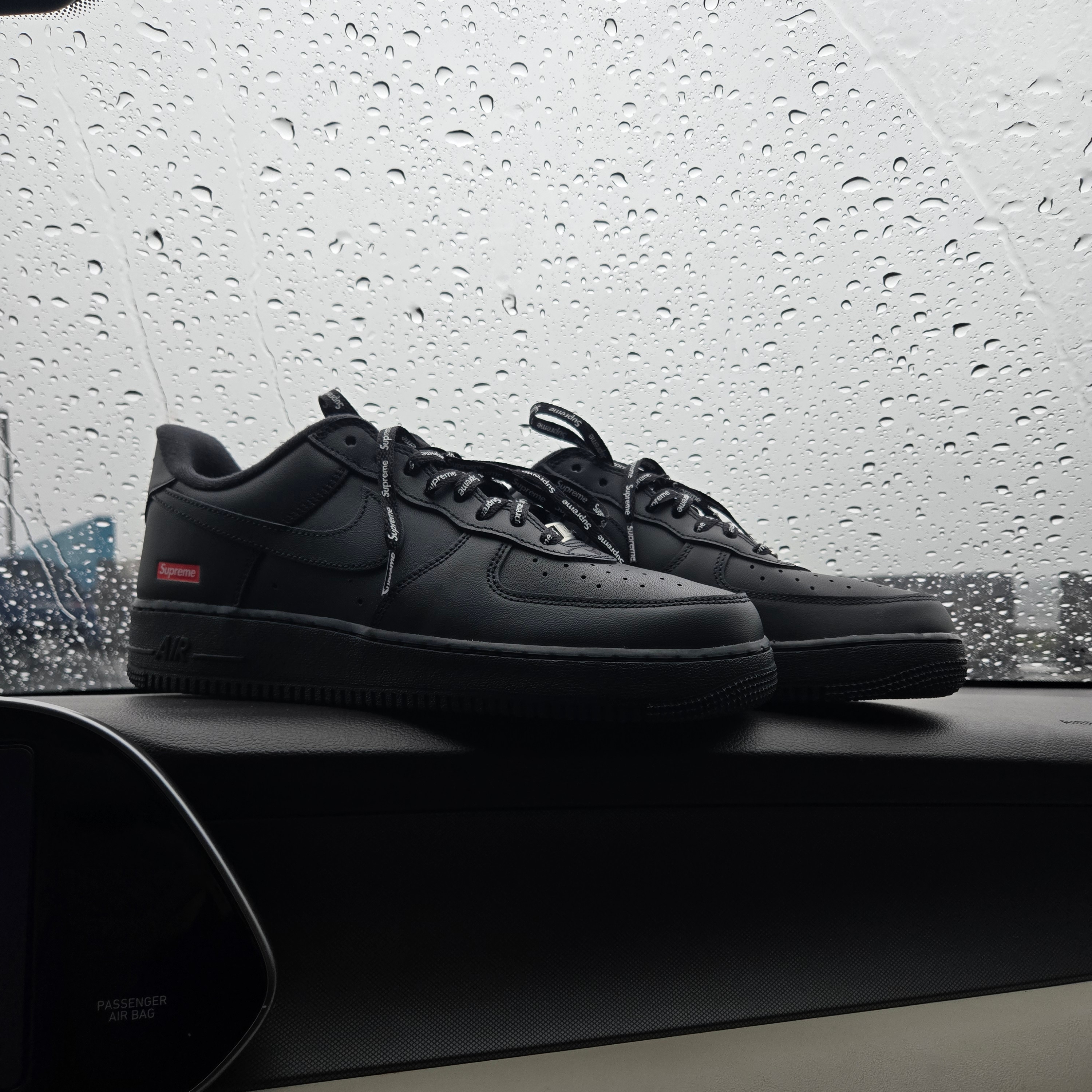Nike x Supreme Air Force 1 Low Black 착용 스타일