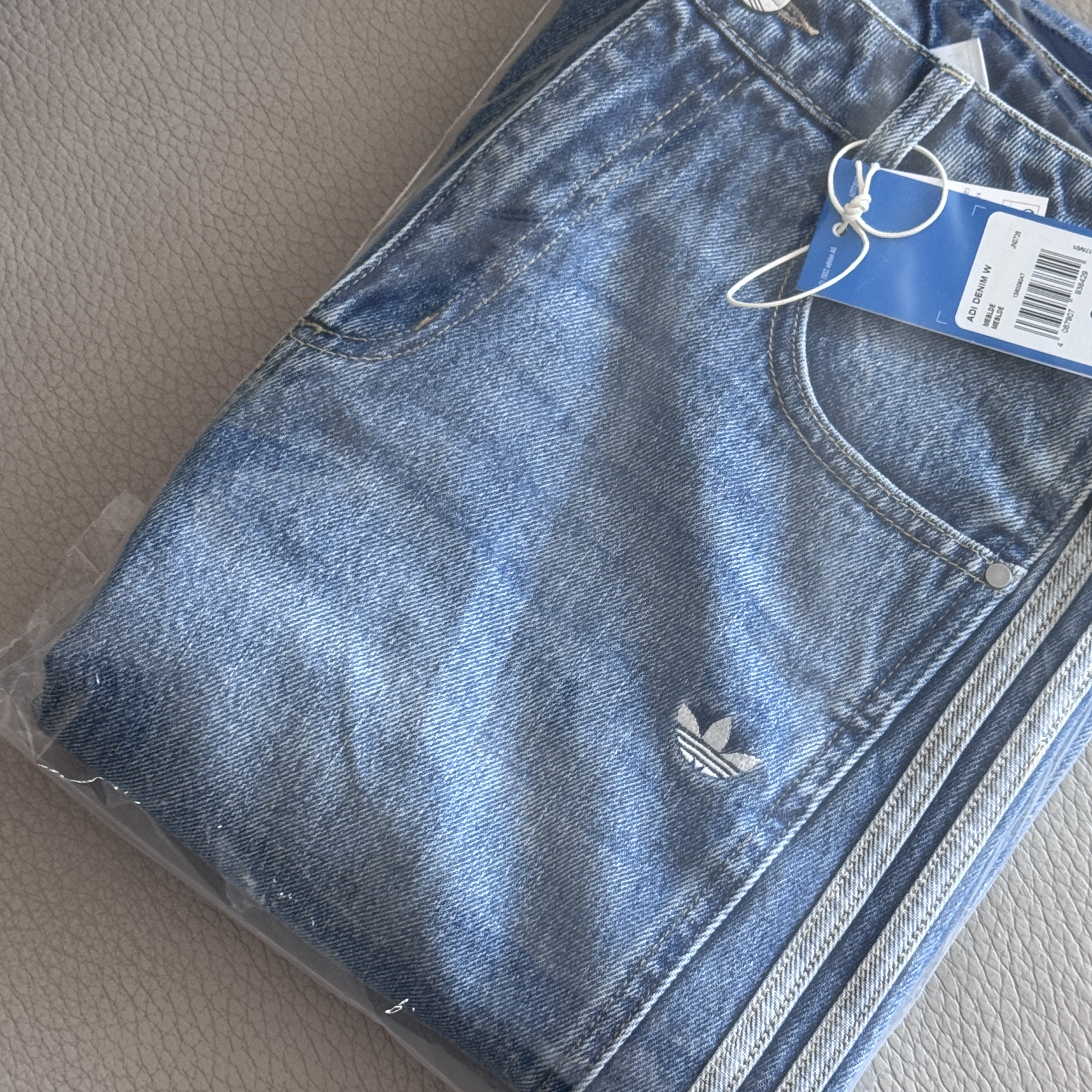 (W) Adidas Loose Denim Pants Medium Blue Denim - KR Sizing, (W) The North Face White Label Neo Puffy Down Jacket Black 착용 스타일 - 2