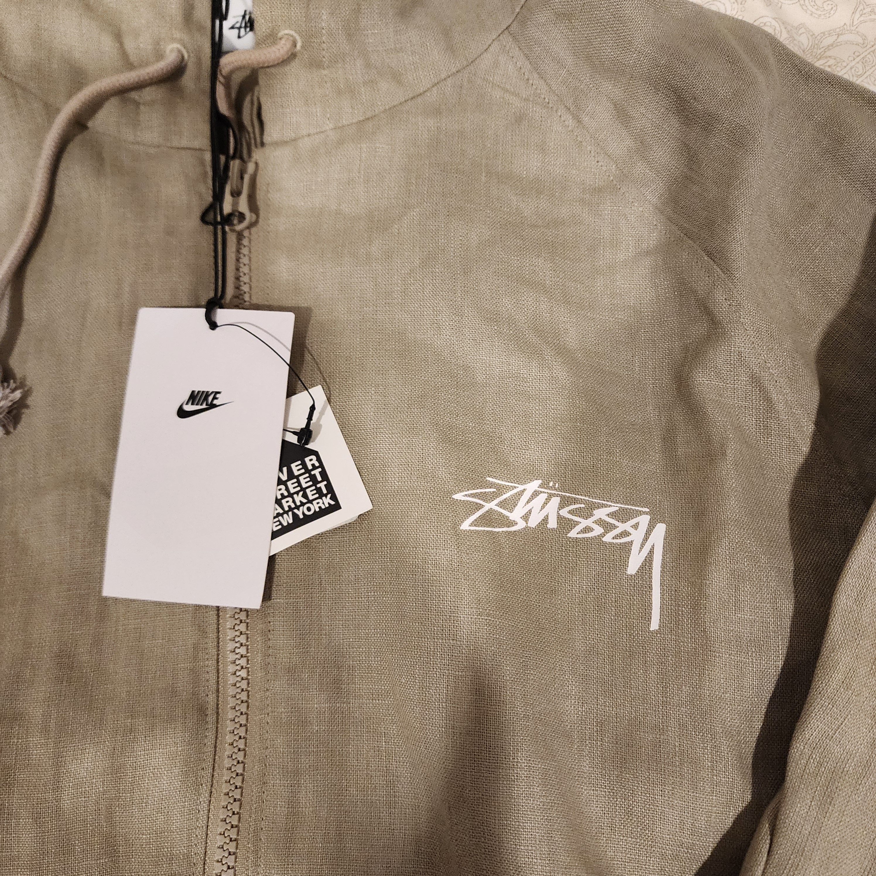 Nike x Stussy Linen Shell Jacket Chino (FZ5751-263) 착용 스타일 - 2