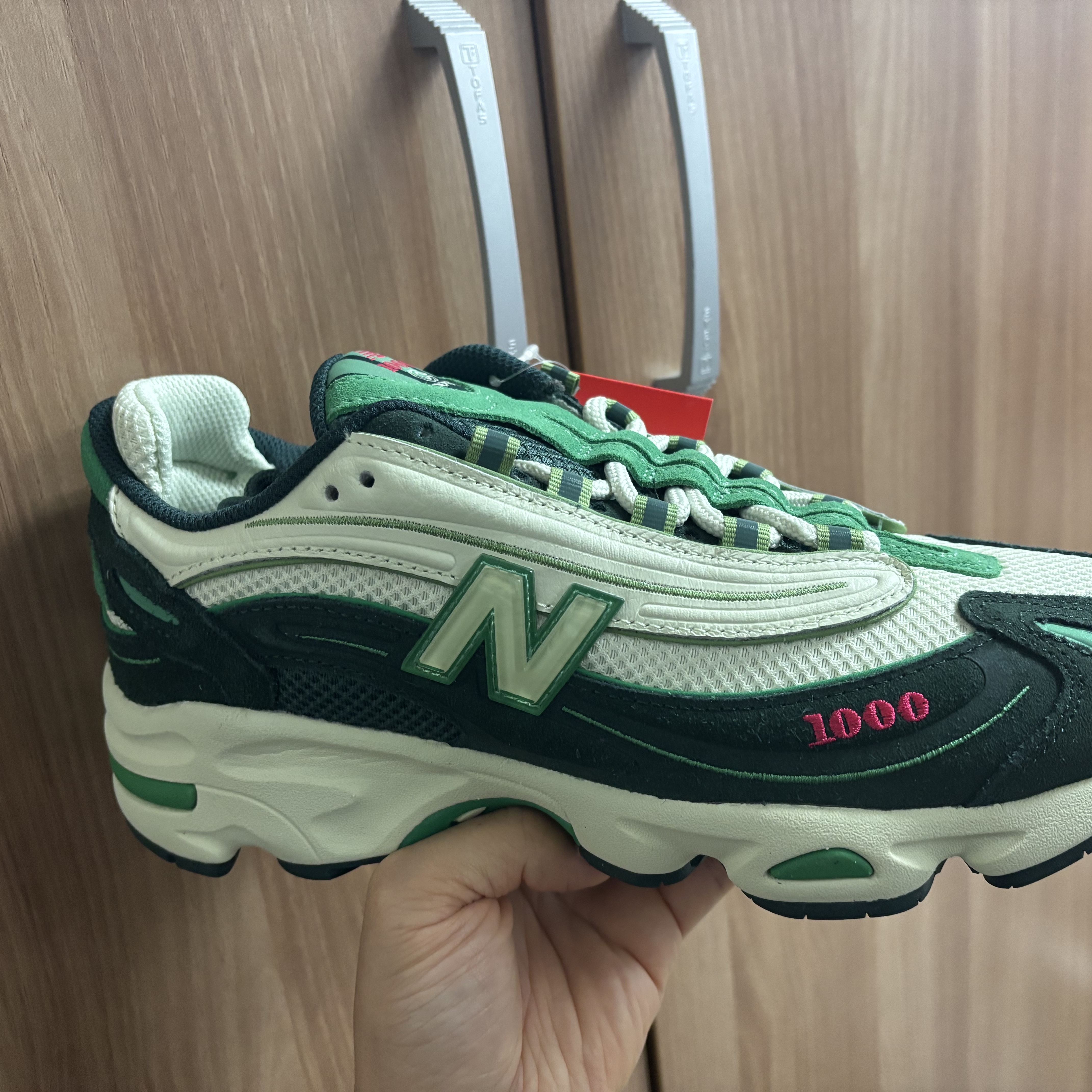 New Balance x CNCPTS M1000 Mile 착용 스타일 - 1