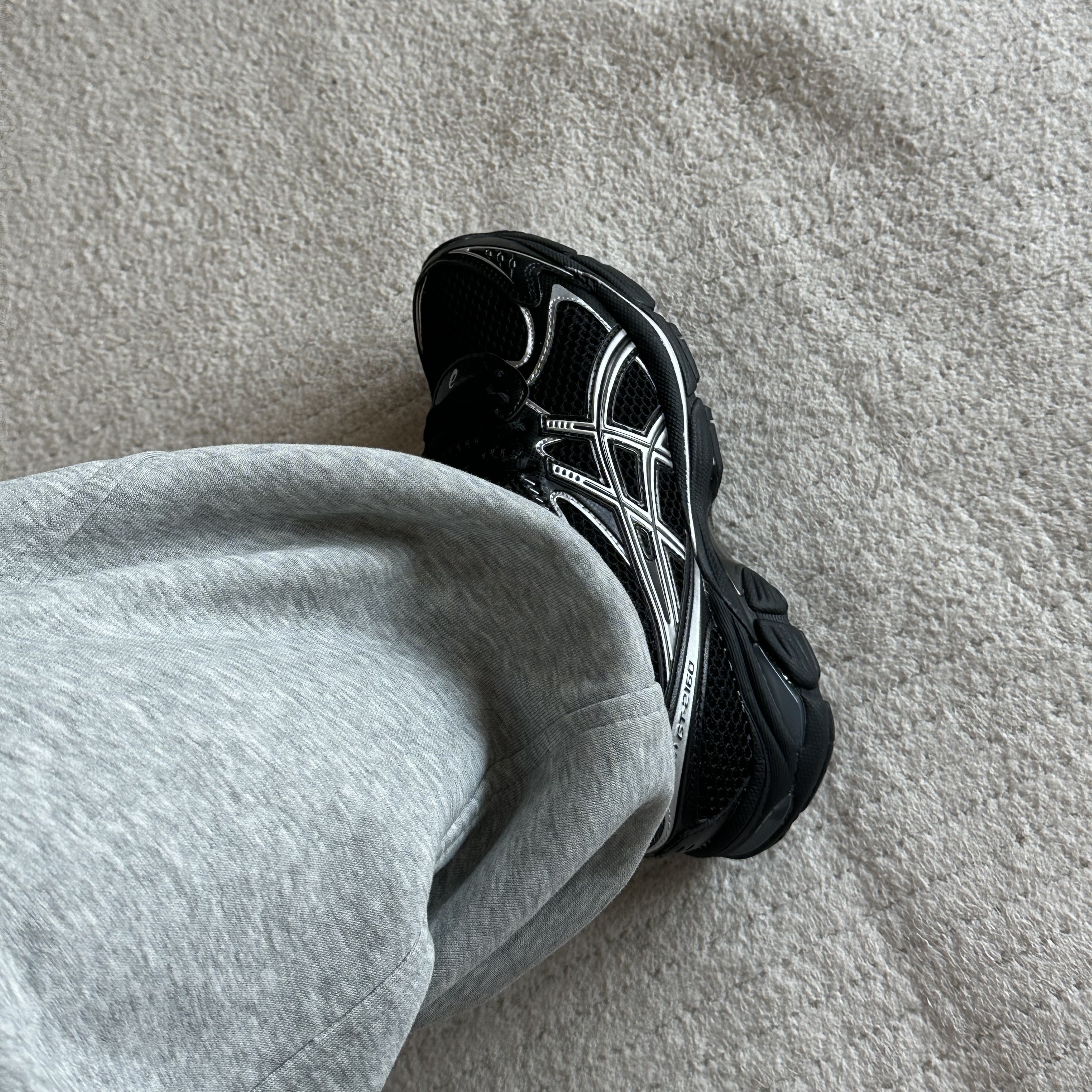 Asics GT-2160 Black Pure Silver 착용 스타일