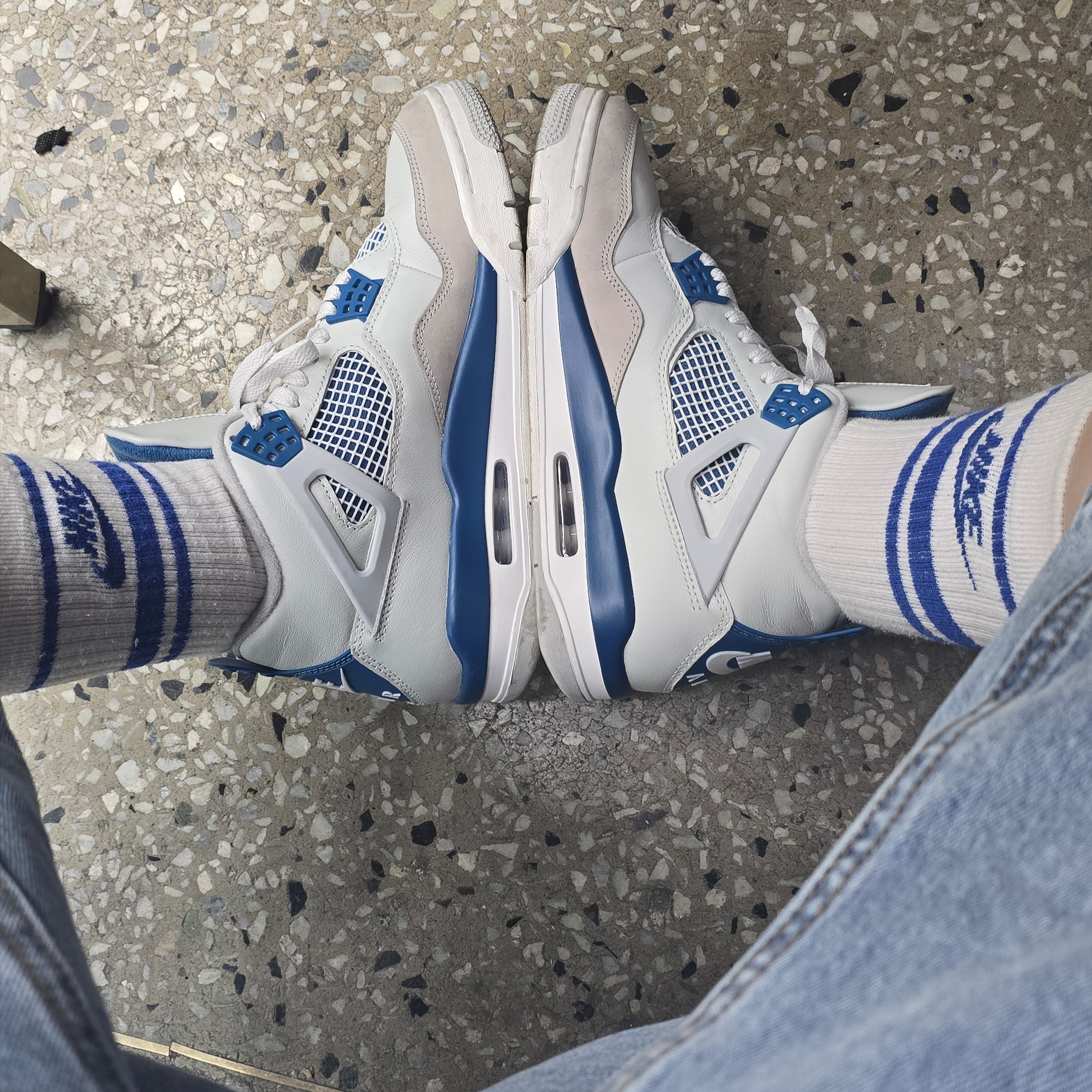 Jordan 4 Retro Industrial Blue 착용 스타일