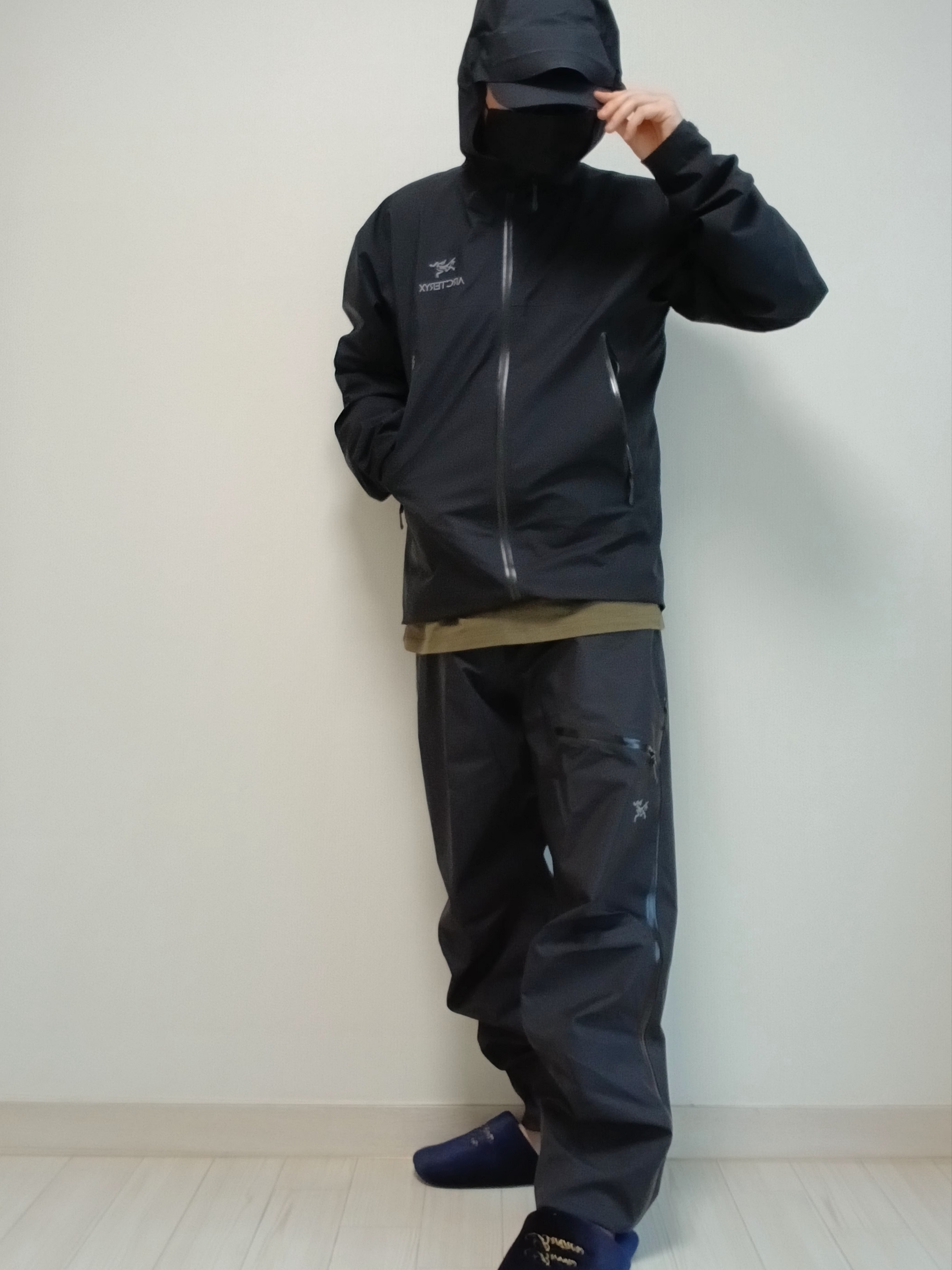 Arc'teryx Gore 5 Panel Cap Black, Arc'teryx Beta Jacket Black 착용 스타일 - 3
