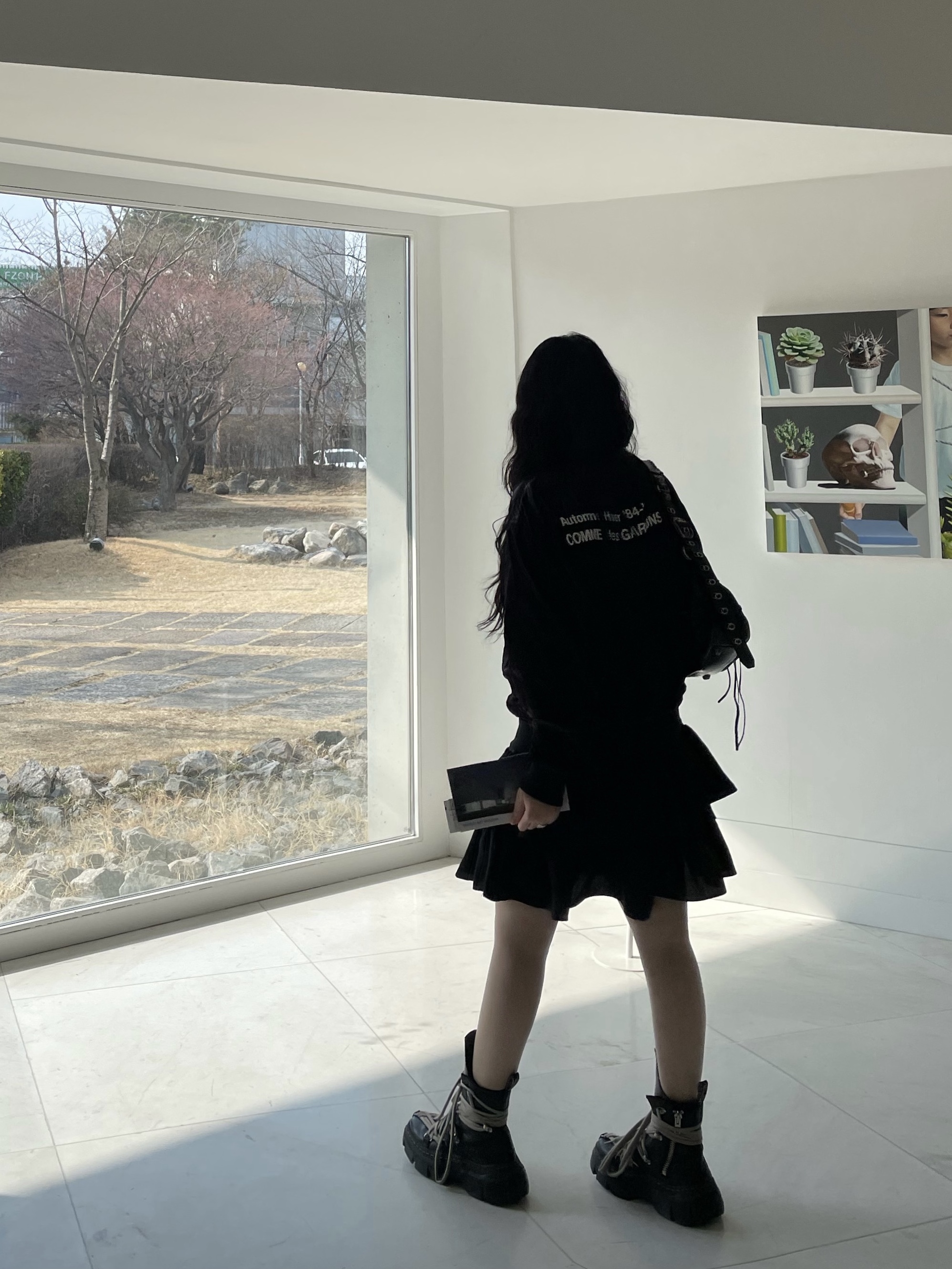 CDG '84-85 Staff Blouson Black, Balenciaga Le Cagole Small Shoulder Bag Black 착용 스타일 - 2