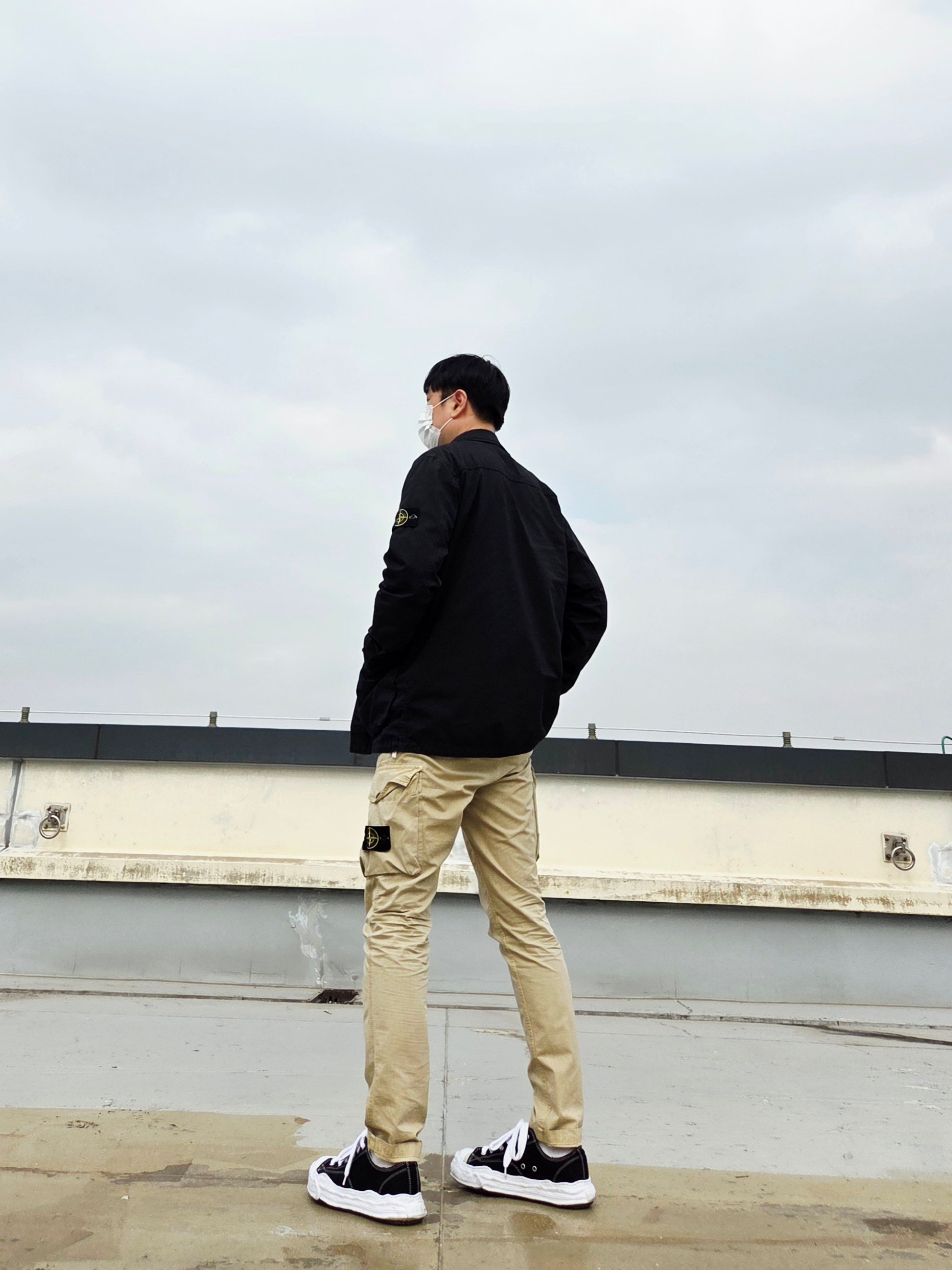 Maison Mihara Yasuhiro Hank OG Sole Canvas Low-top Sneakers Black, Stone Island 439WN Brushed Cotton Canvas Garment Dyed Old Effect Jacket Black - 22SS 착용 스타일 - 2