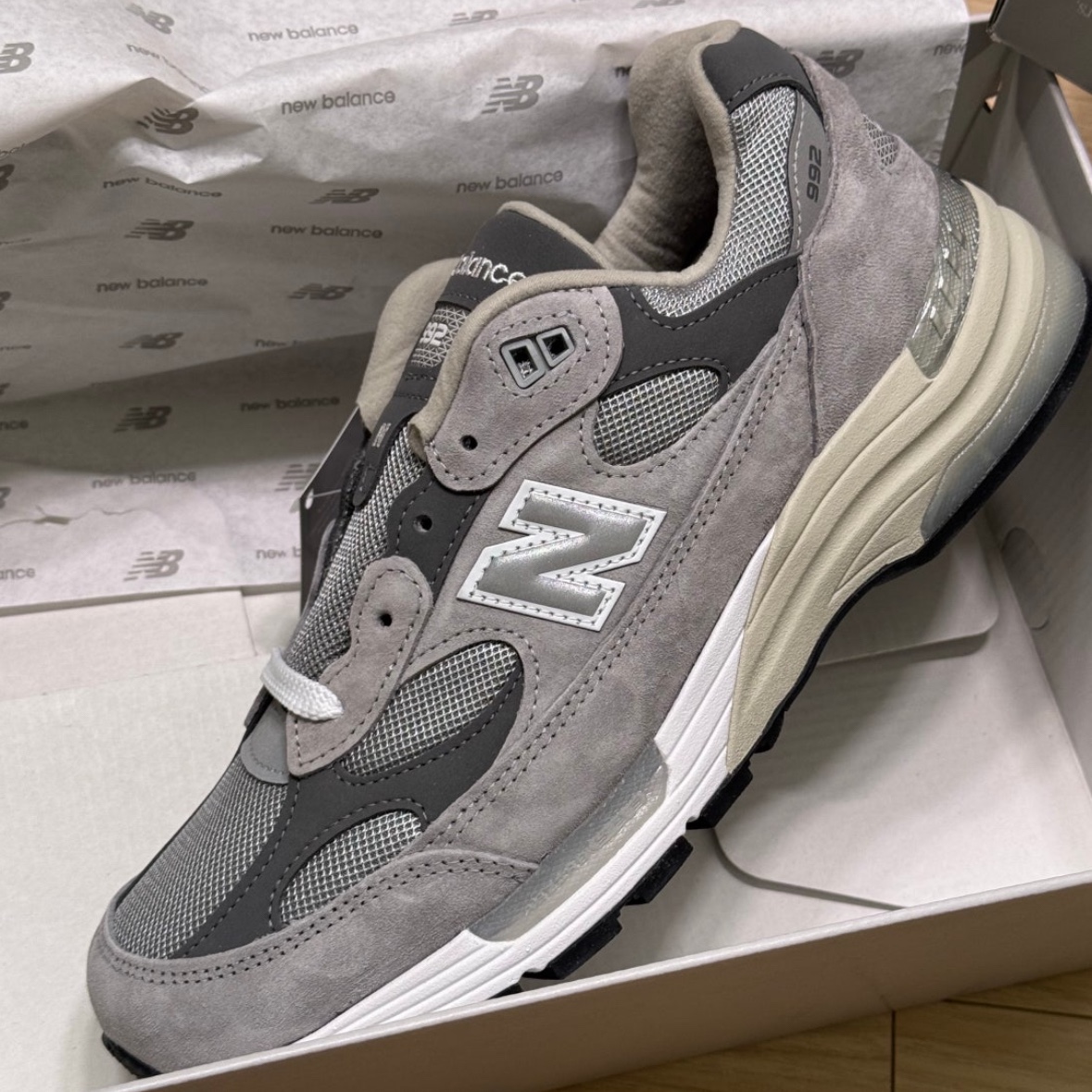 New Balance Fuelcell Ohtani 1 Trainer White Metallic Gold - 2E Wide, New Balance Fuelcell Ohtani 1 Trainer White Metallic Gold - D Standard 착용 스타일 - 10