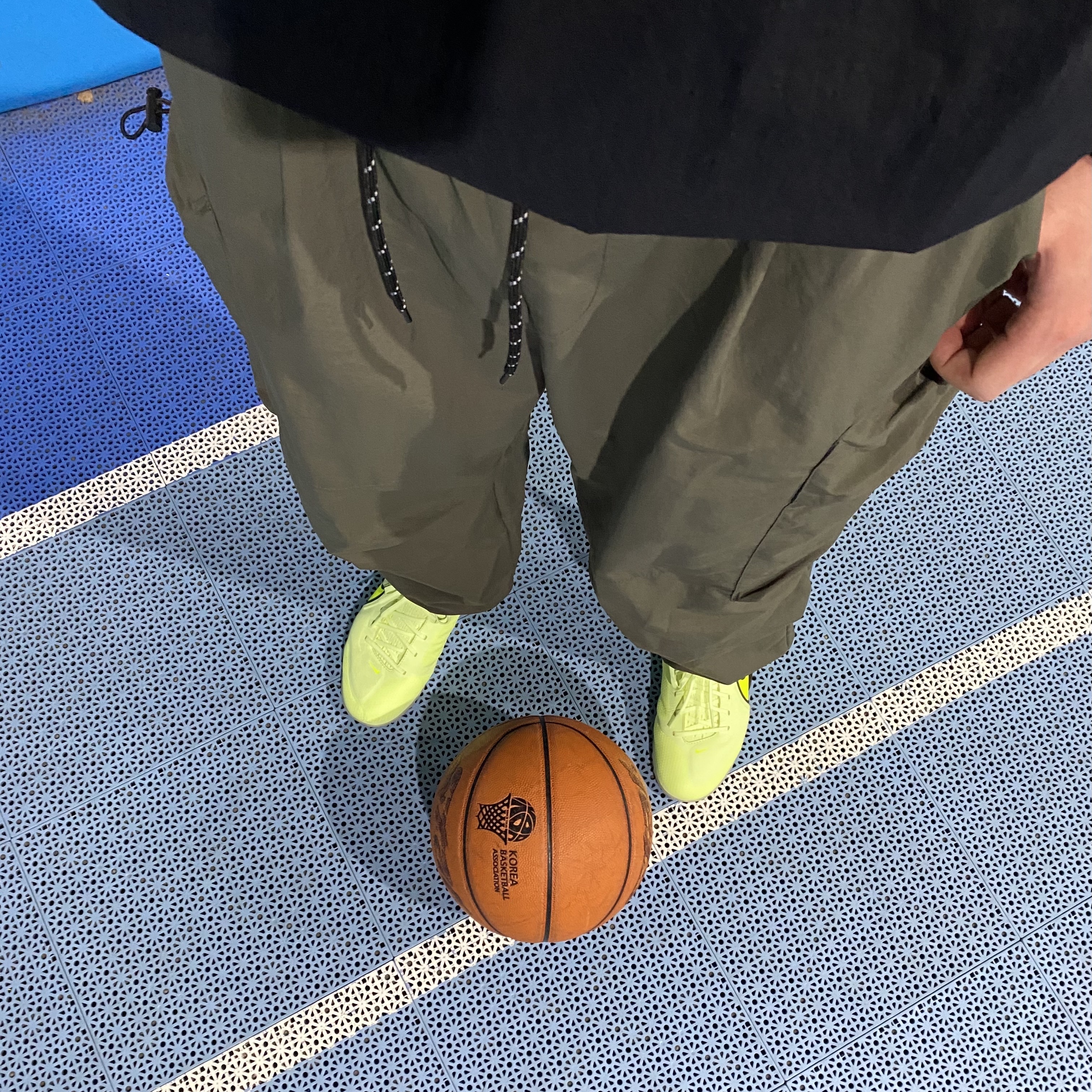 Nike React Tiempo Legend 9 Pro TF Barely Volt 착용 스타일 - 1