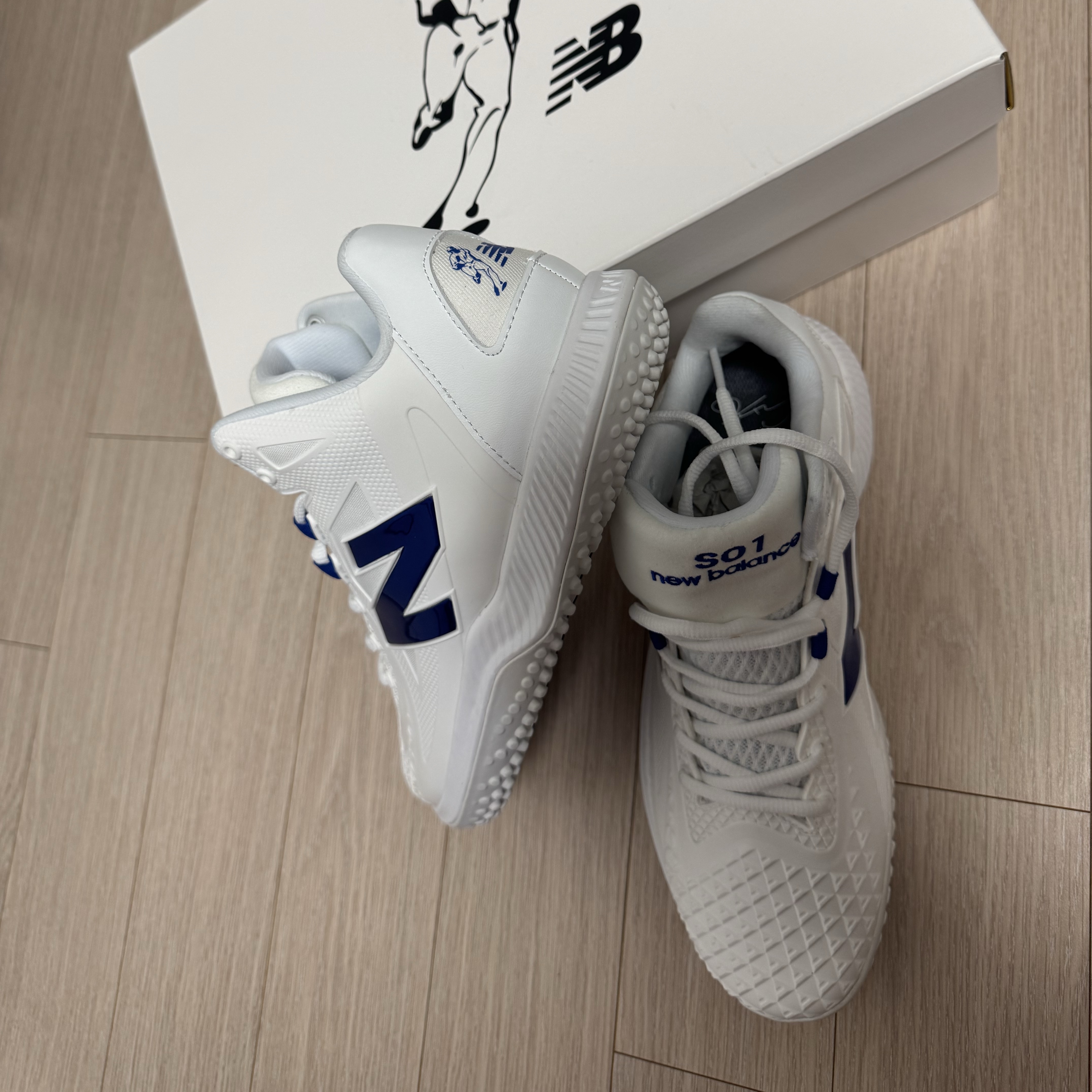 New Balance Fuelcell Ohtani 1 Trainer White Metallic Gold - 2E Wide, New Balance Fuelcell Ohtani 1 Trainer White Metallic Gold - D Standard 착용 스타일 - 3