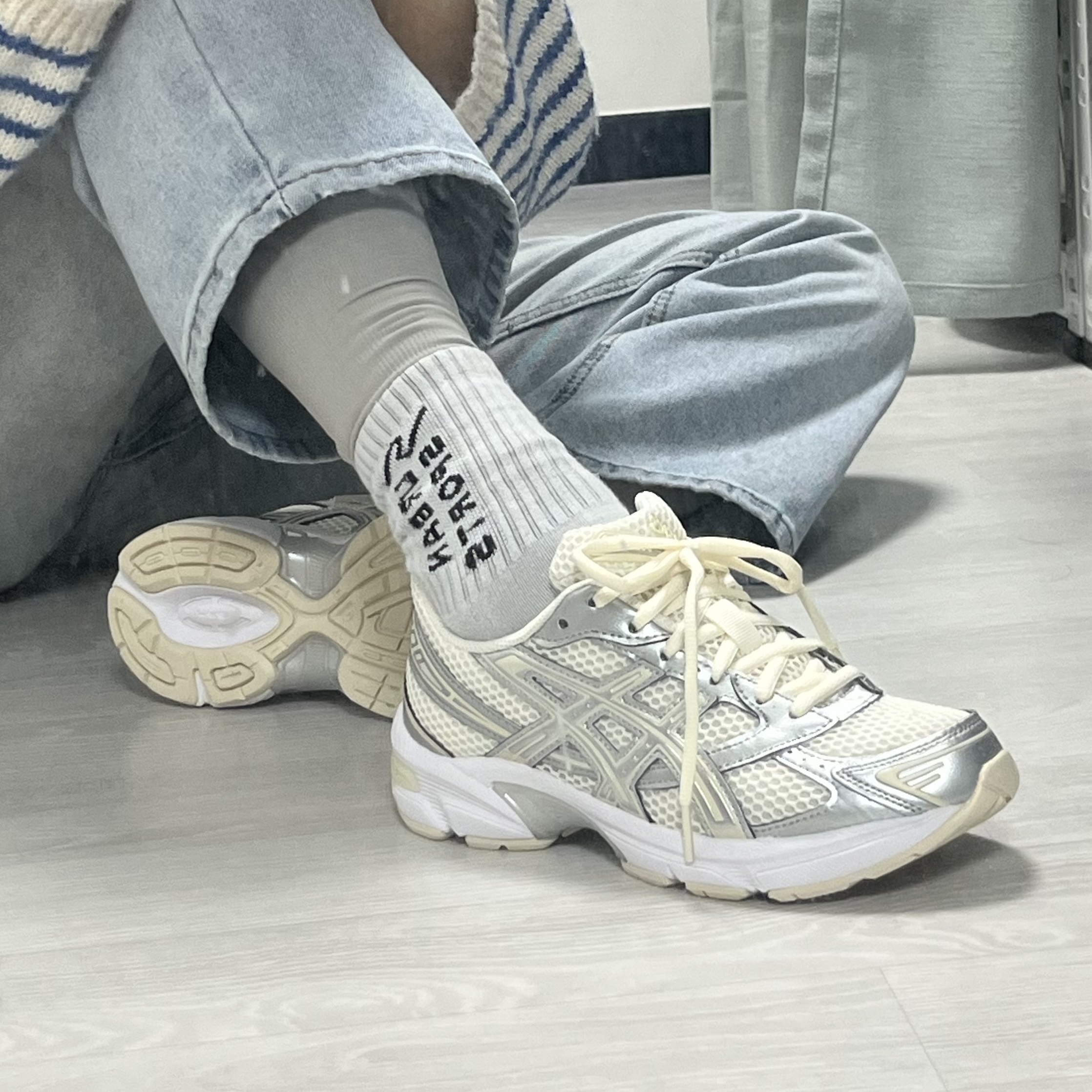 (W) Asics Gel-1130 Cream Pure Silver 착용 스타일 - 2