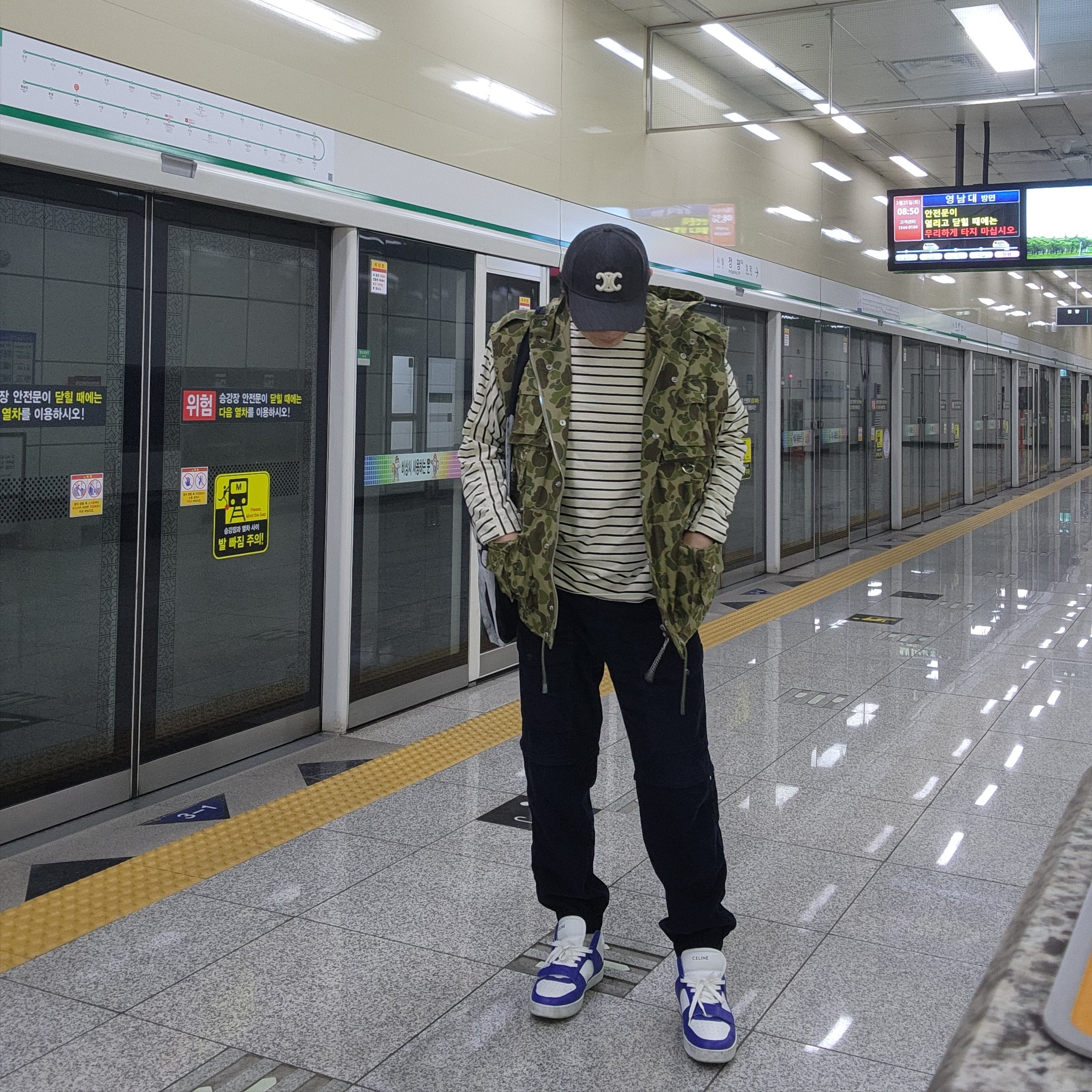 Kapital 14 oz. Denim Bone Print Book Bag Black, Celine CT-02 Mid Velcro Calfskin Sneakers White Black 착용 스타일 - 2