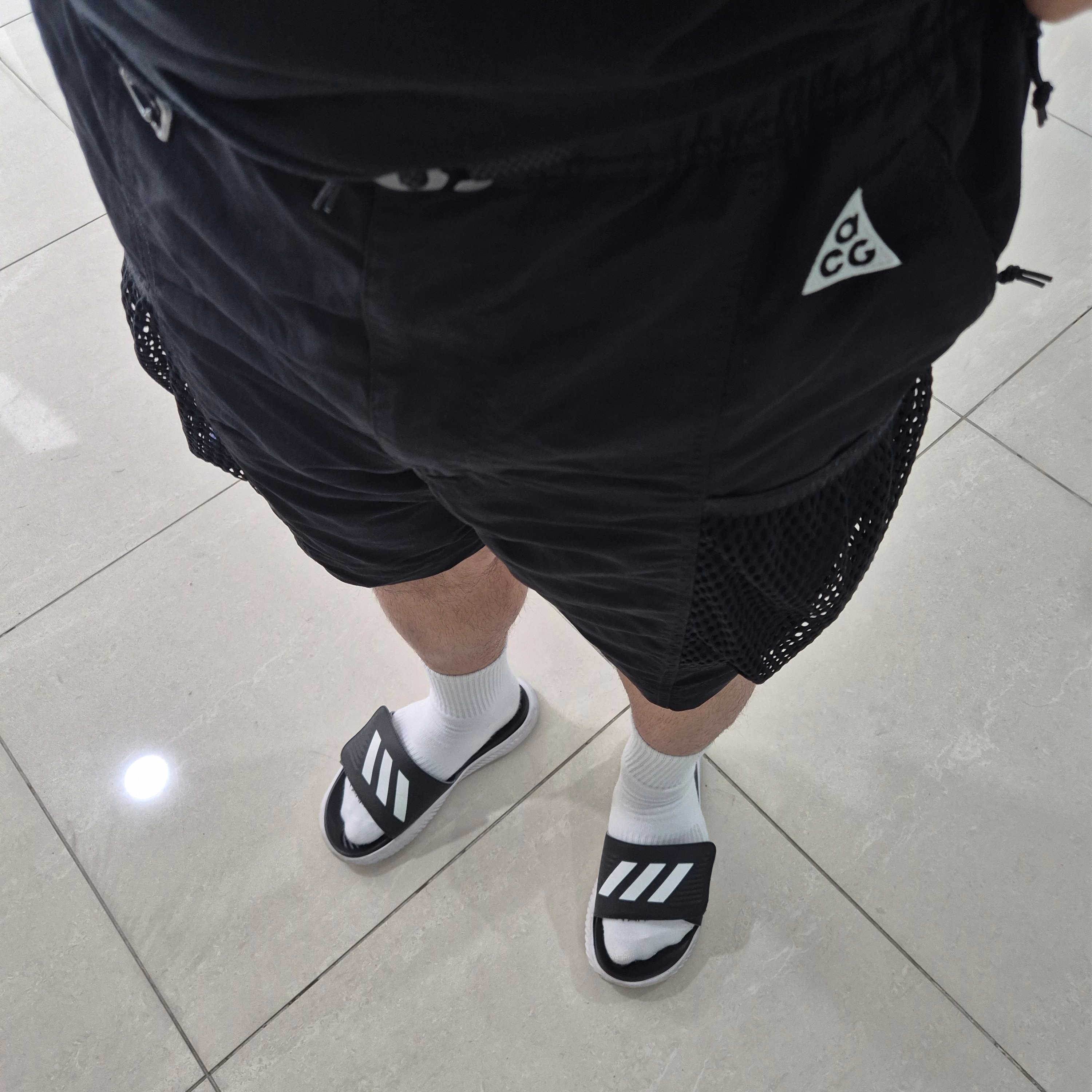 Nike ACG Snowgrass Cargo Shorts Black - Asia 착용 스타일