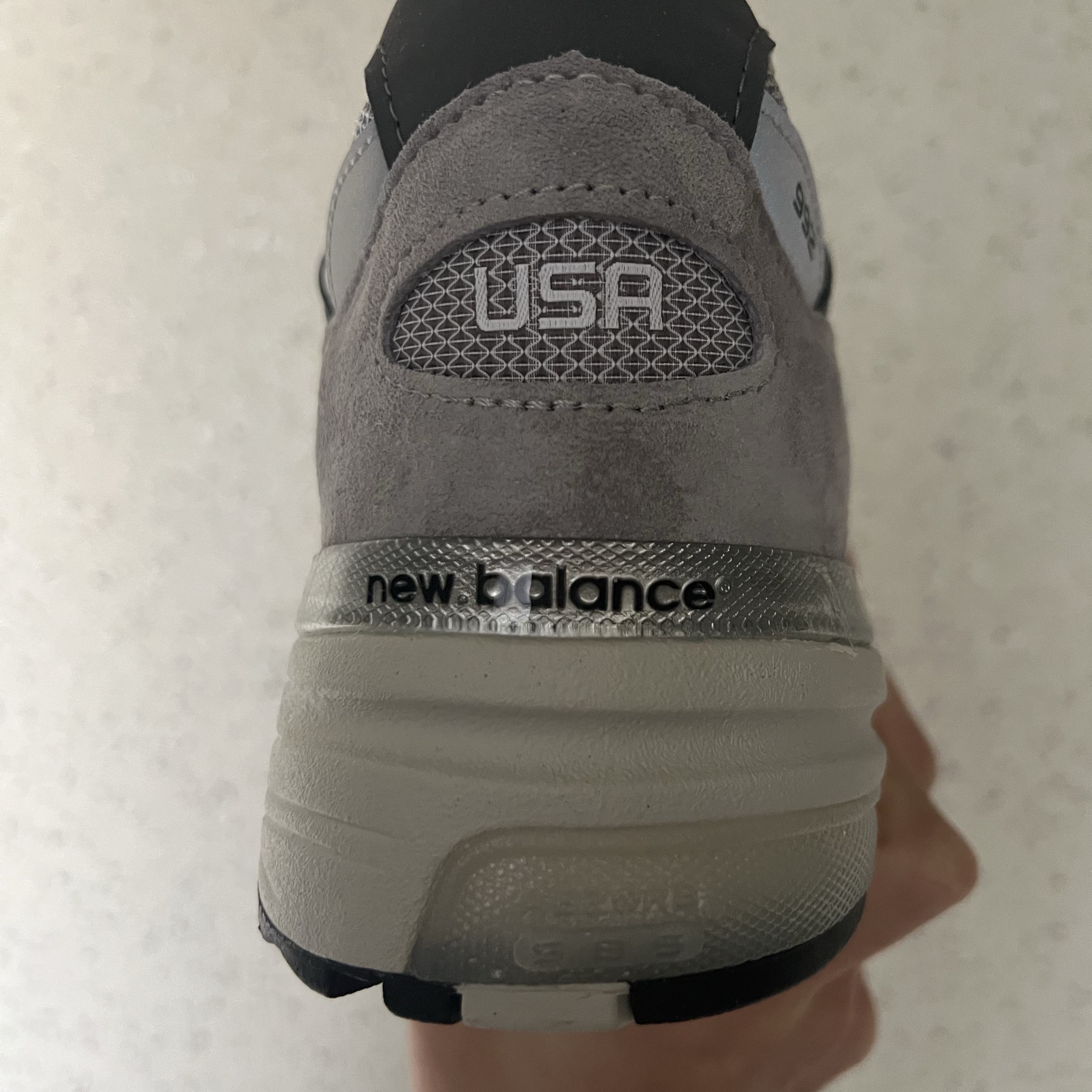New Balance 992 Made in USA Core Grey Silver Metallic 착용 스타일 - 2