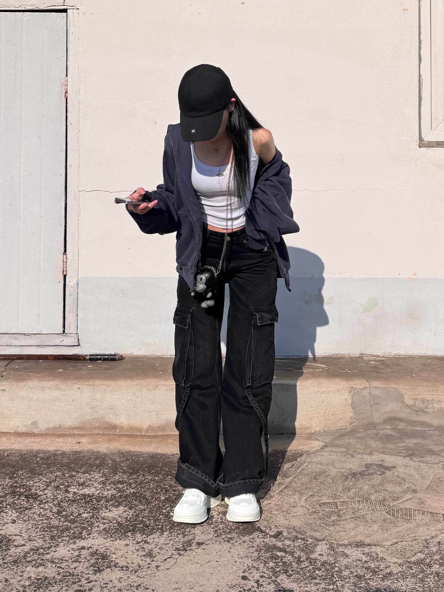 Yeezy Gap Engineered By Balenciaga Logo Cap Black, Yeezy YZY Zip-Up Hoodie Navy 착용 스타일 - 4