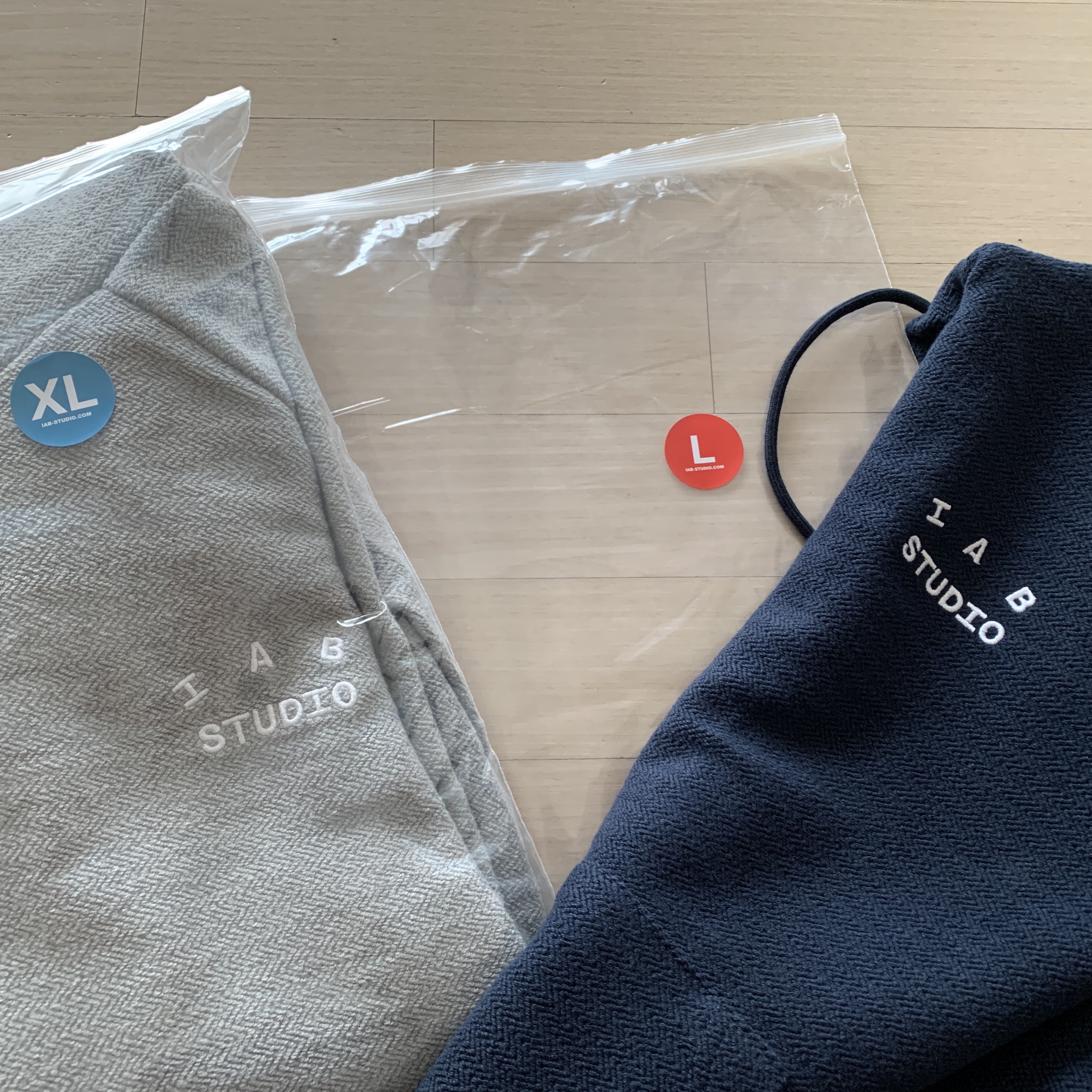 IAB Studio Herringbone Hoodie Gray White, IAB Studio Herringbone Hoodie Navy White 착용 스타일 - 1