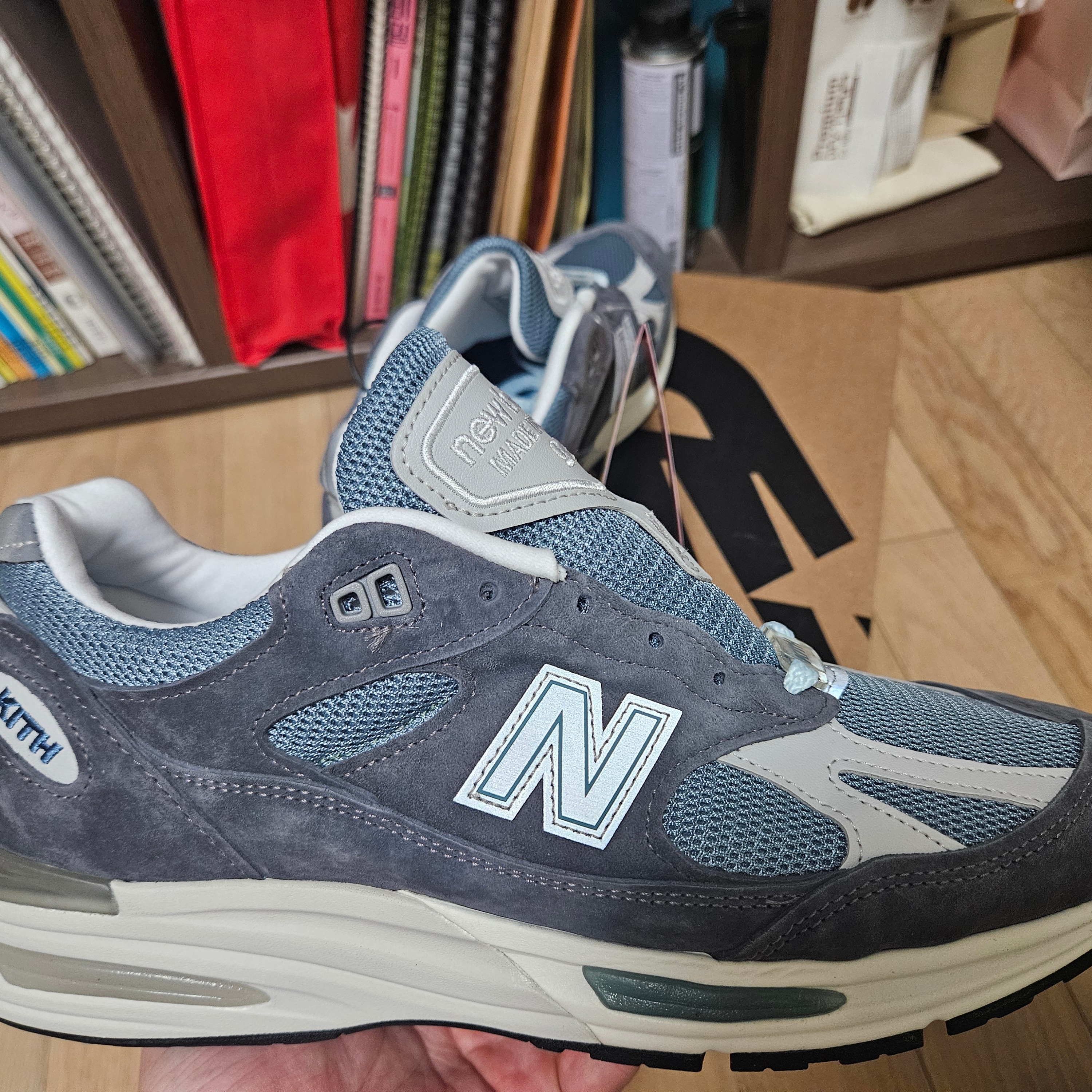 New Balance x Kith 991v2 Made in UK Steel Blue Grey 착용 스타일 - 1