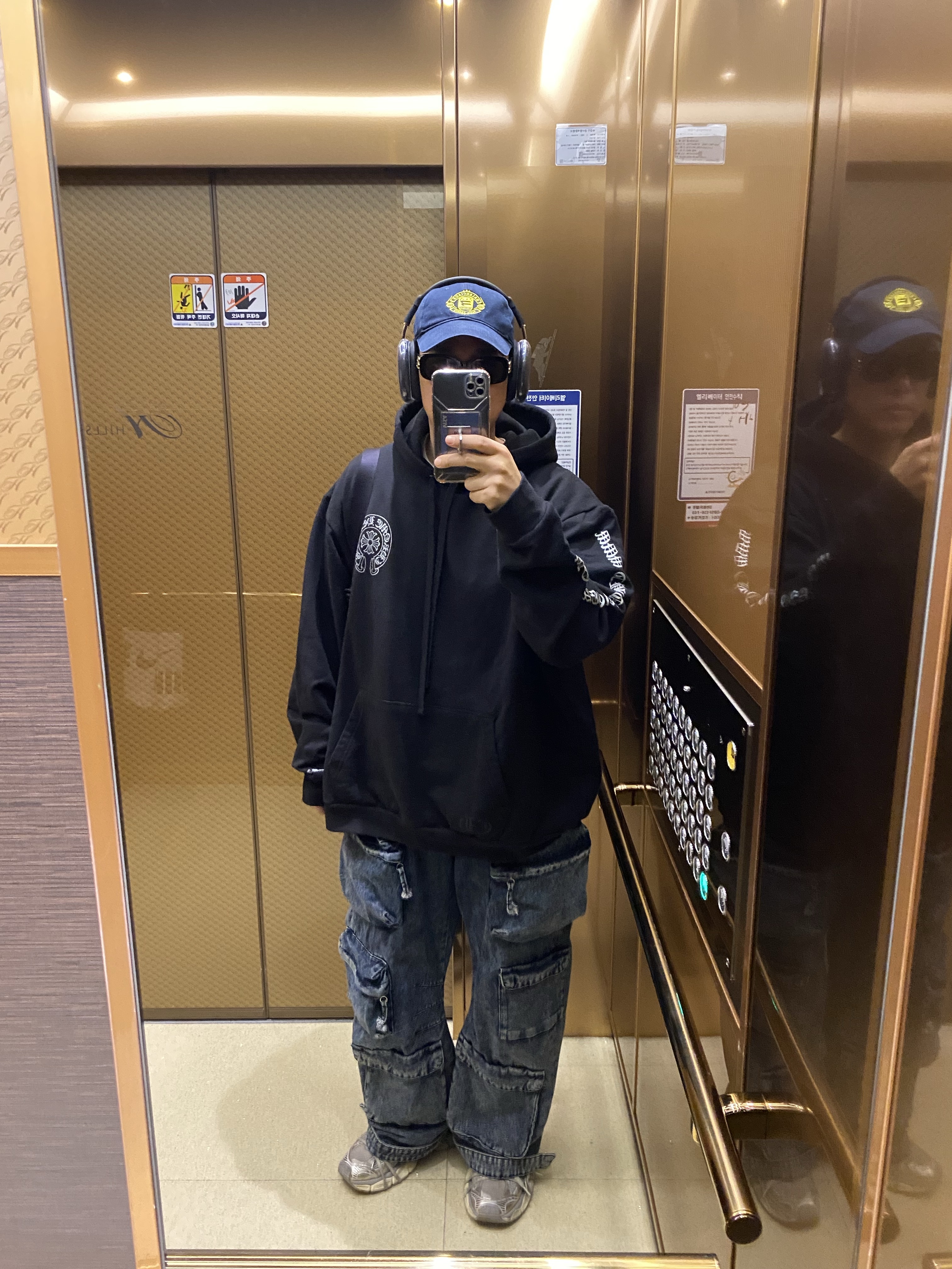 Apple AirPods Max USB C Midnight (Korean Ver.), Balenciaga Quest Cap Navy 착용 스타일 - 1