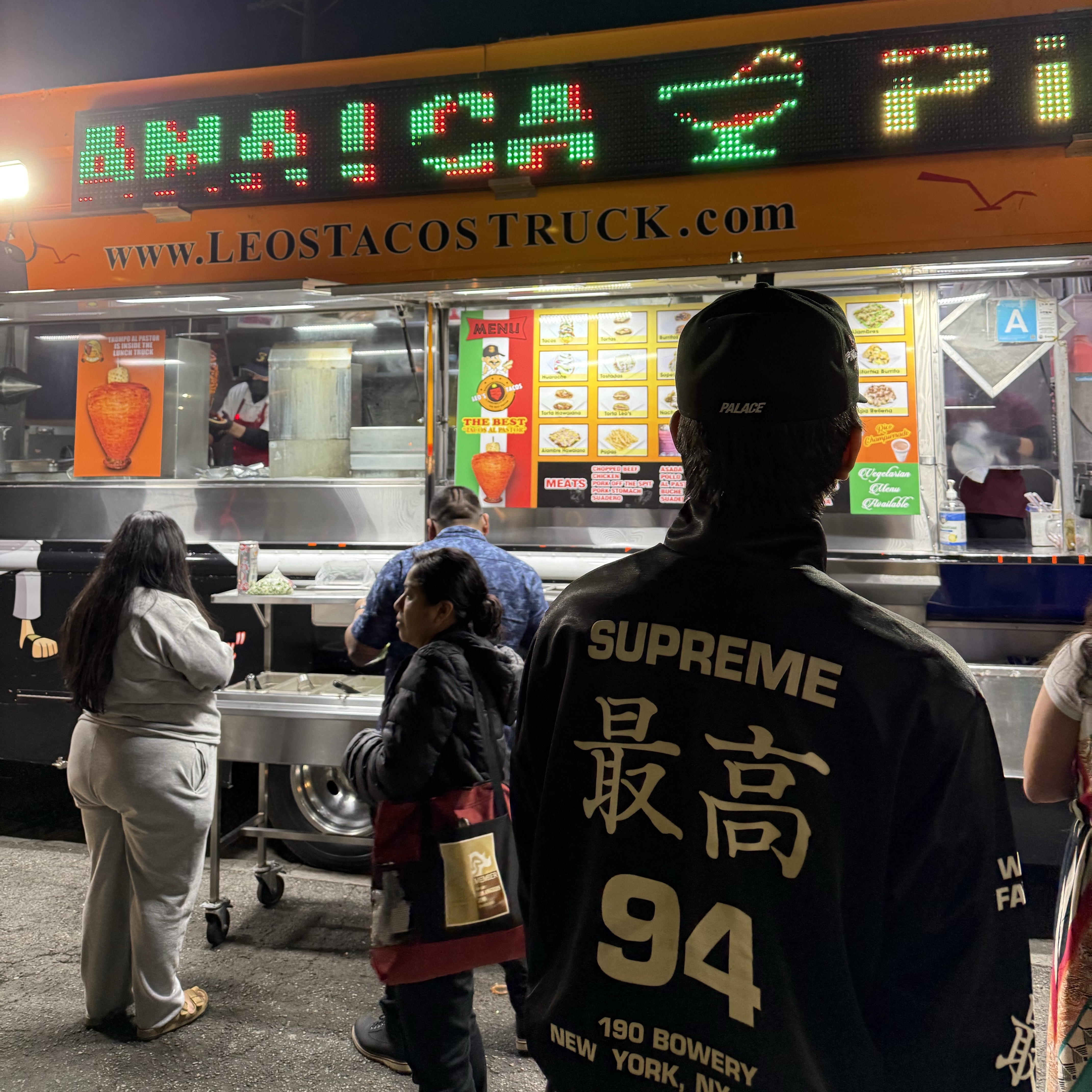 Supreme Worldwide Tricot Track Jacket Black - 25SS, Palace Fairy P New Era 59Fifty Black - 25SS 착용 스타일 - 1