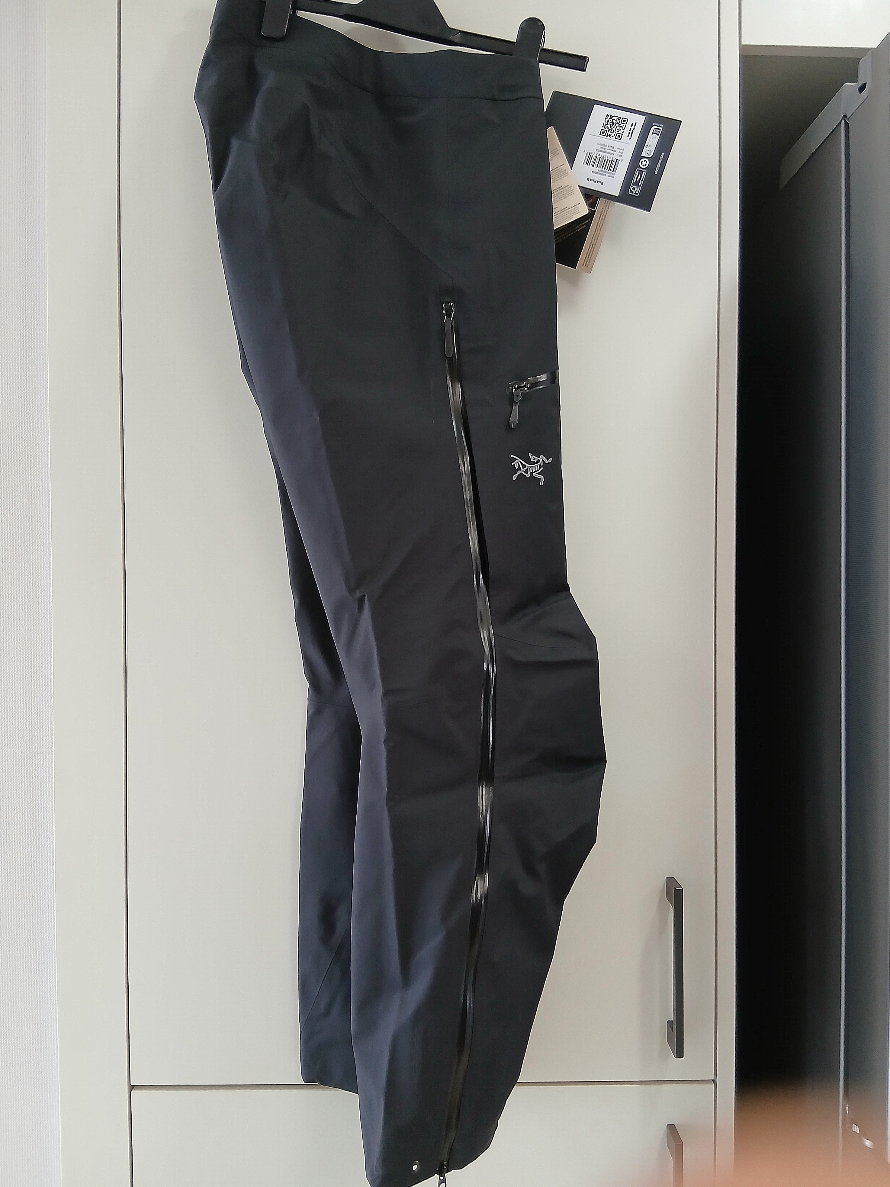 Arc'teryx Beta Pants Black 착용 스타일 - 2