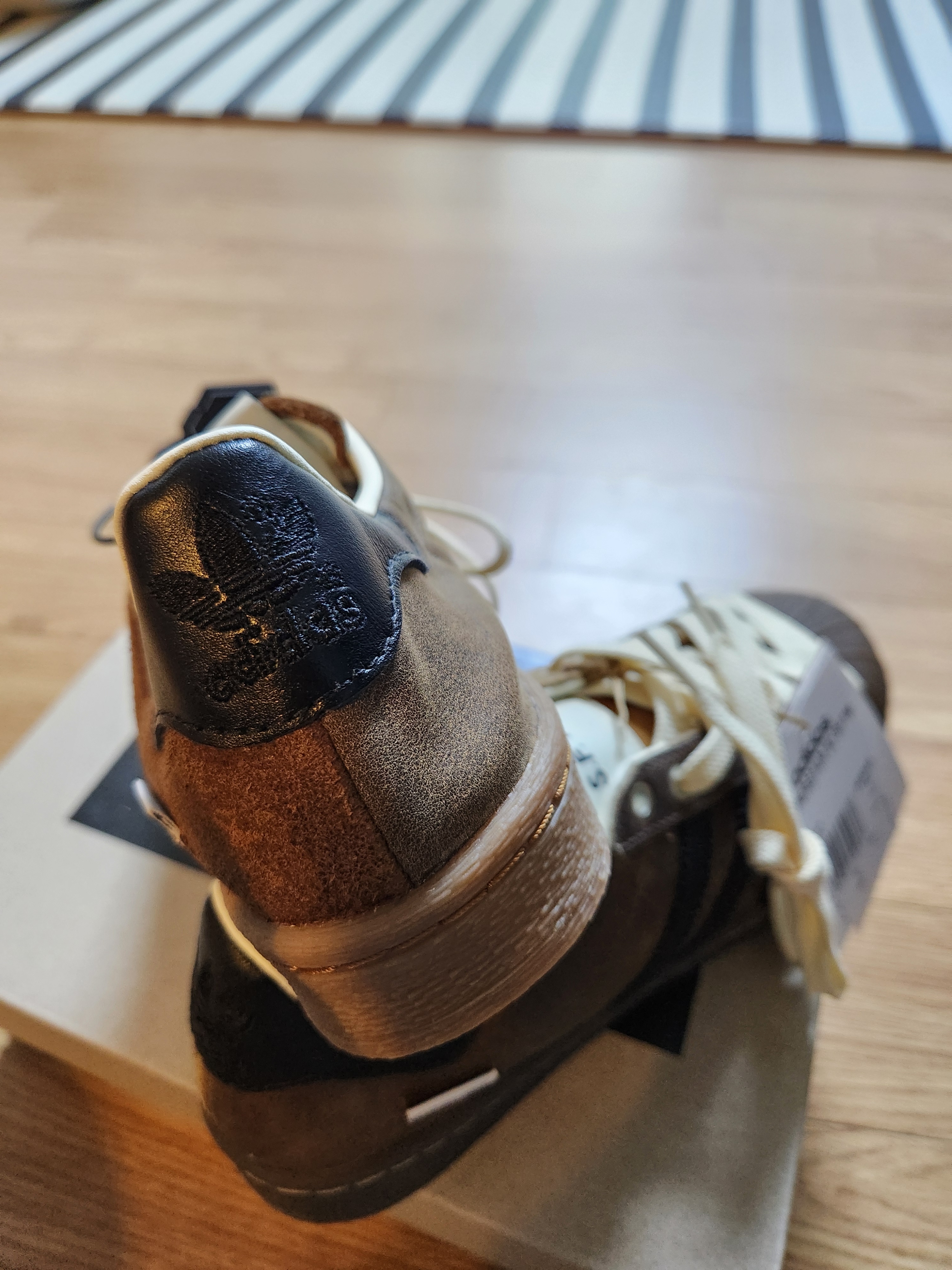 Adidas x Song for the Mute Superstar 82 Khaki Core Black 착용 스타일
