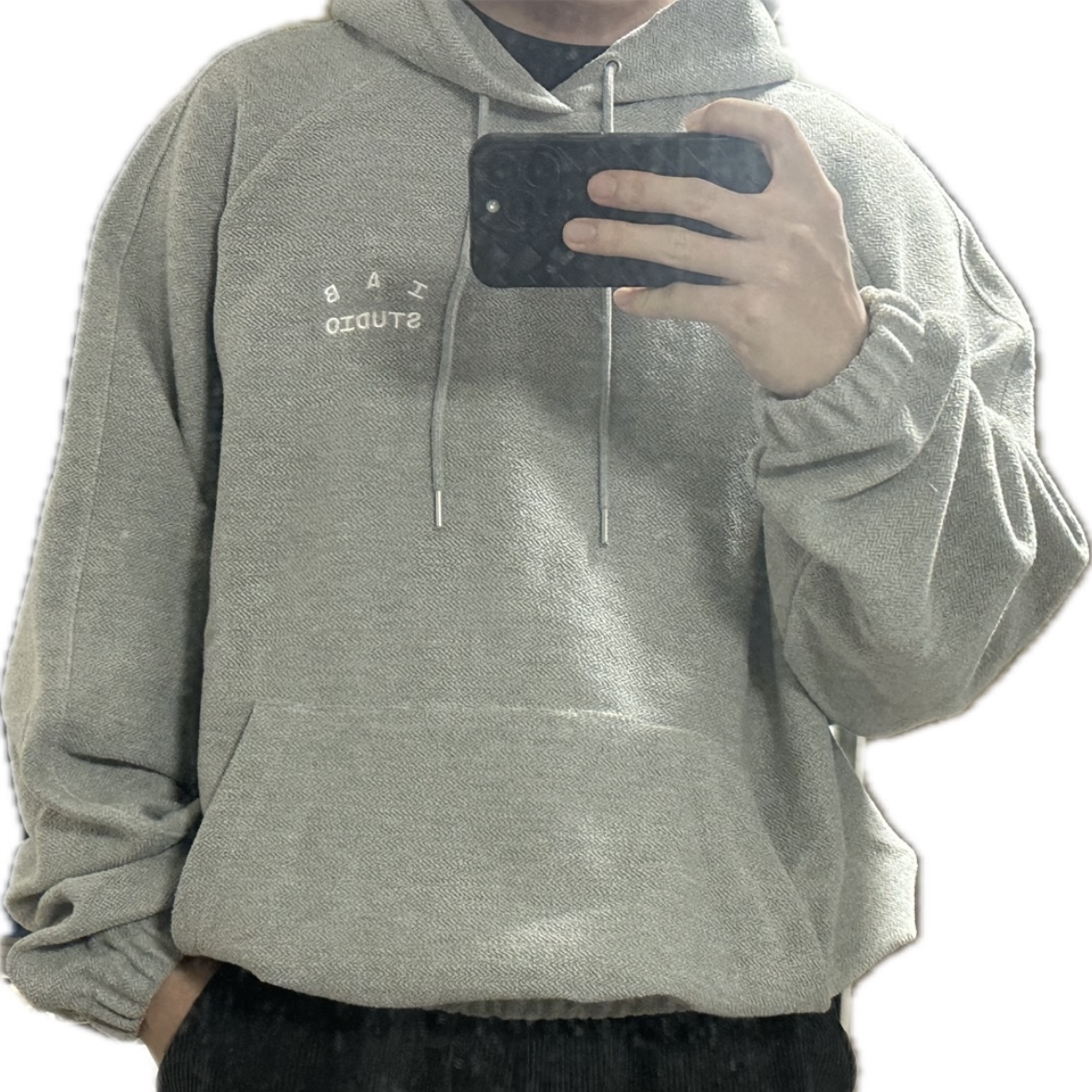 IAB Studio Herringbone Hoodie Gray White 착용 스타일