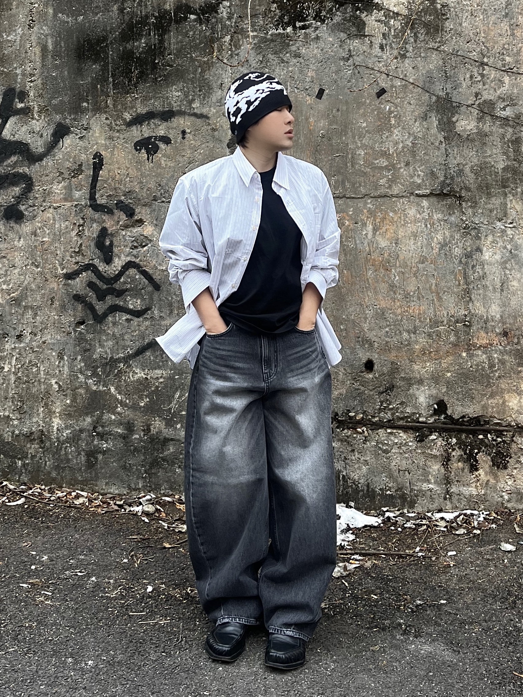 noun Wide Curved Denim Pants Black 착용 스타일