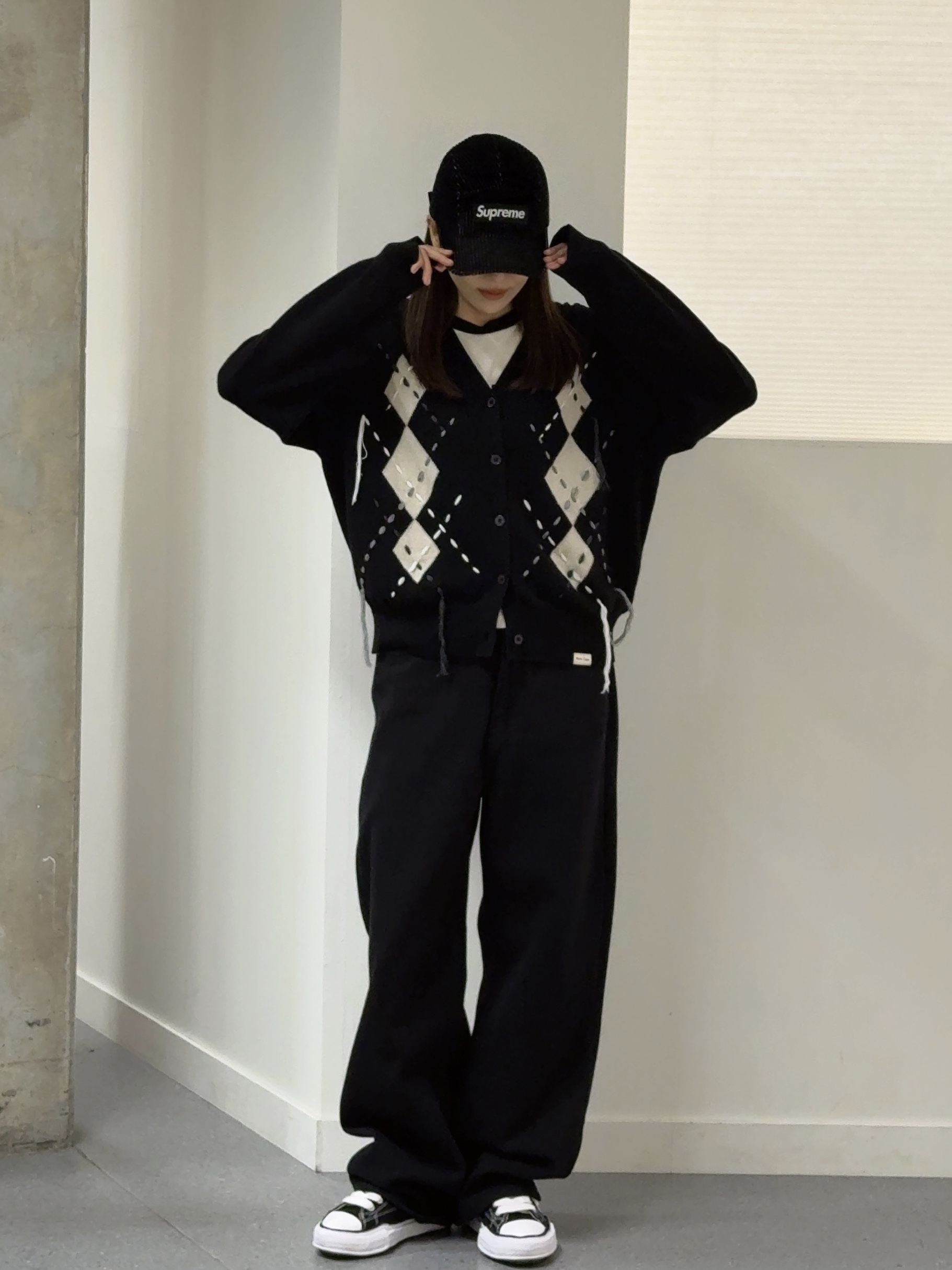 Supreme 2-Tone Corduroy Camp Cap Black - 23SS, Maison Mihara Yasuhiro Peterson OG Sole Canvas Low Sneakers Black 착용 스타일 - 1