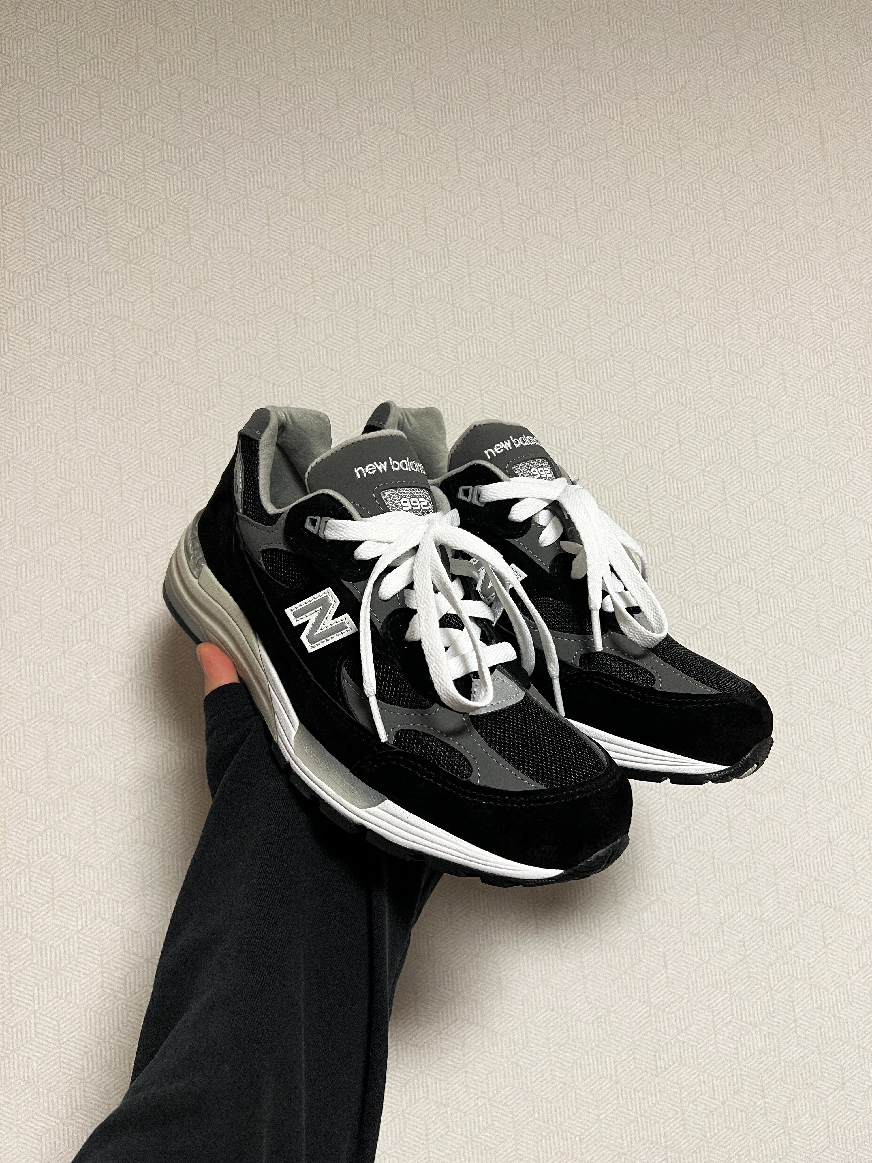 New Balance 992 Made in USA Core Black Grey 착용 스타일
