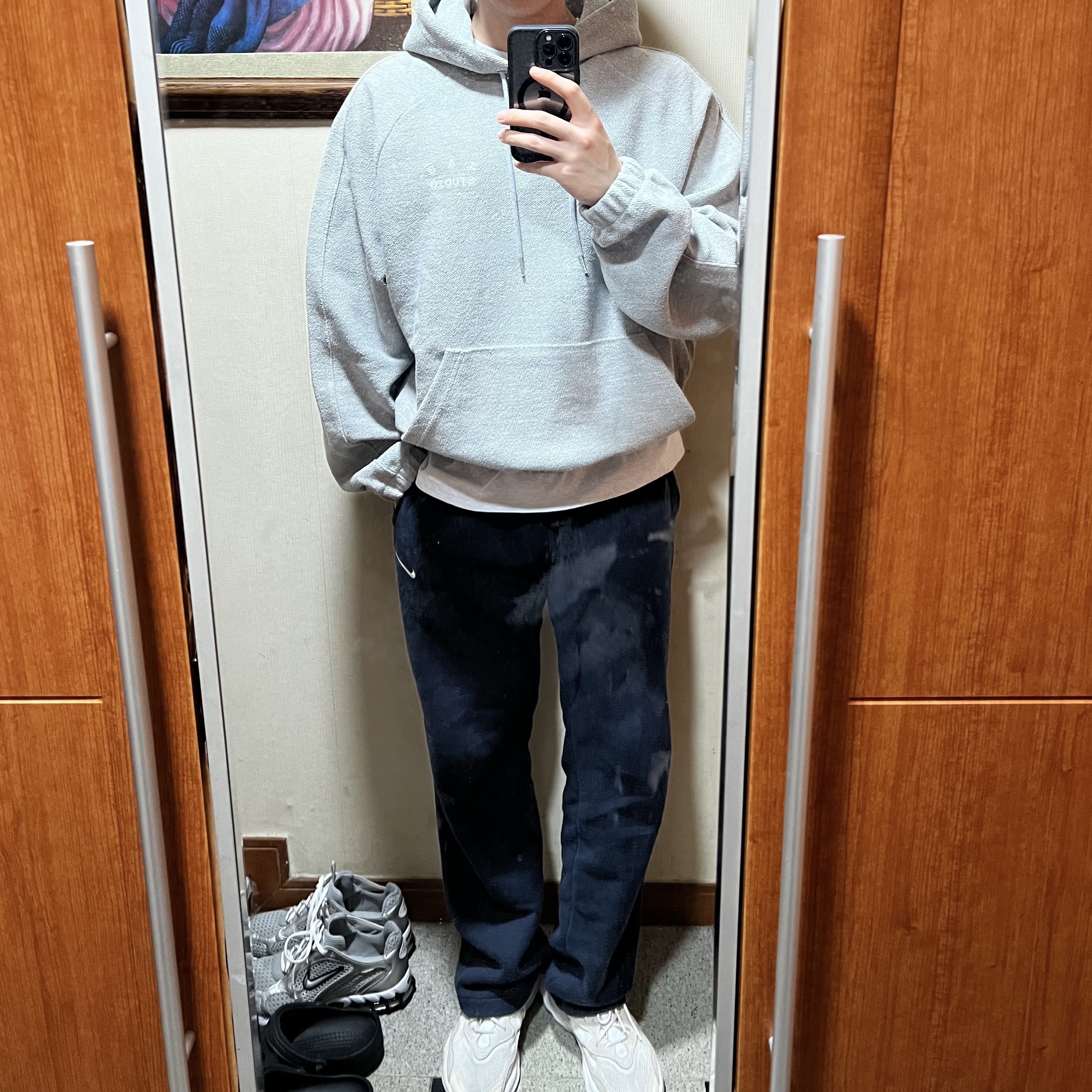 IAB Studio Herringbone Hoodie Gray White 착용 스타일 - 1