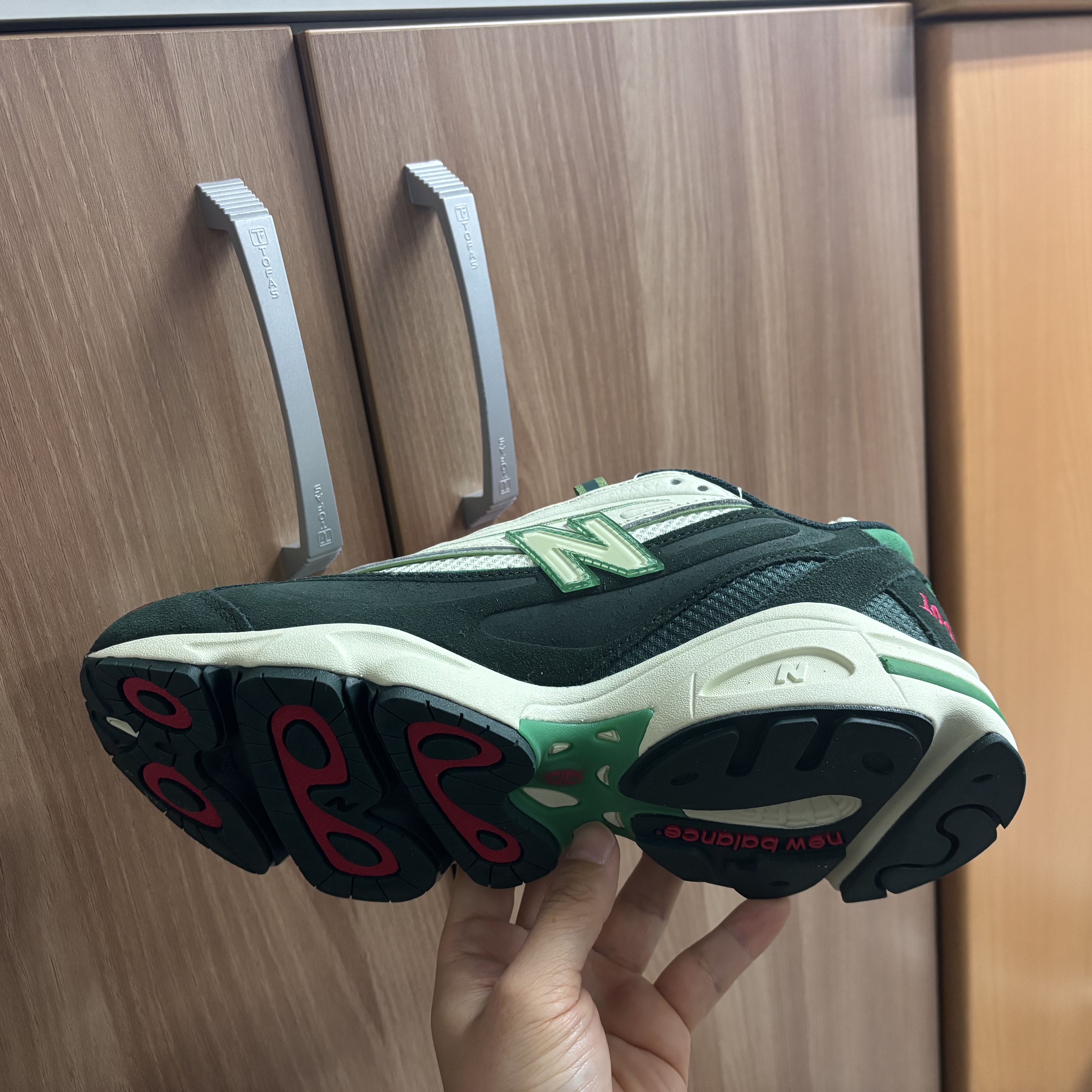 New Balance x CNCPTS M1000 Mile 착용 스타일 - 3