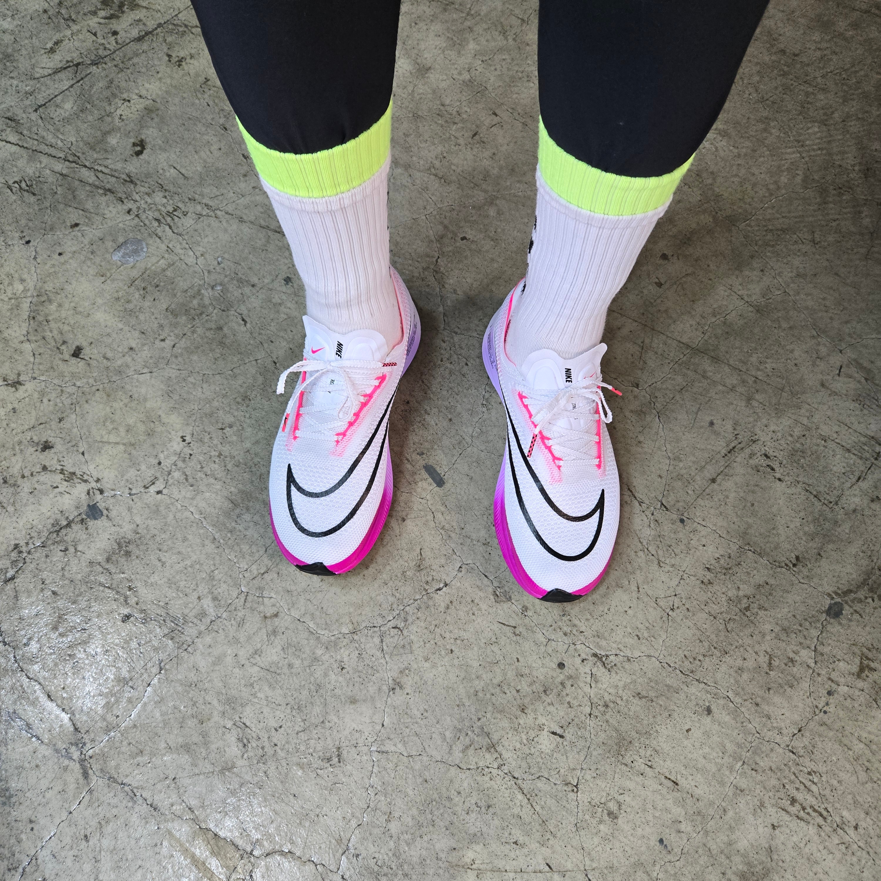 Nike ZoomX Streakfly White Vivid Graffe 착용 스타일