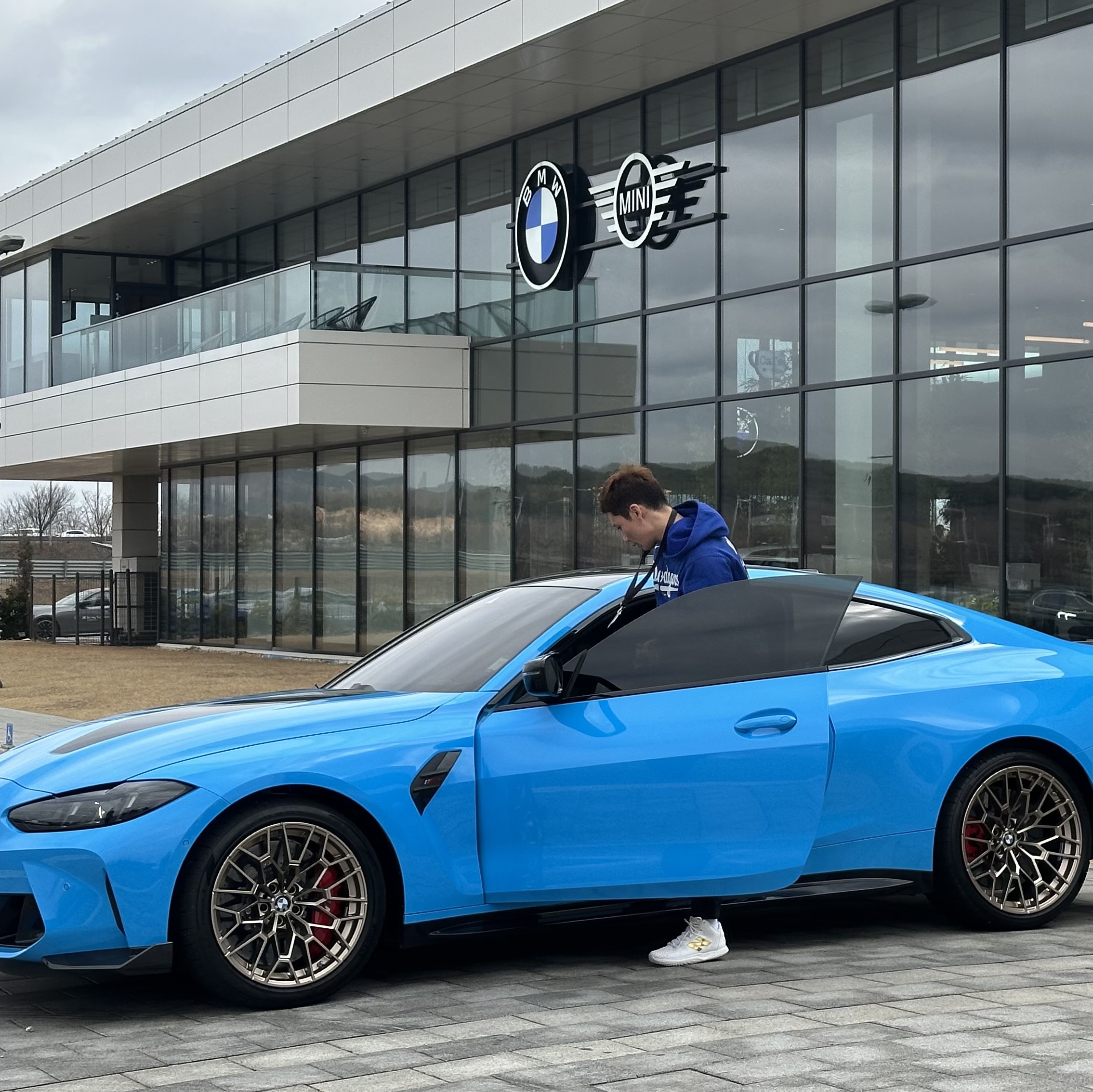 뉴발란스 990v6 메이드 인 USA 라임스톤 마젠타, 뉴발란스 퓨어셀 오타니 1 화이트 메탈릭 골드 - 2E 와이드 착용 스타일 - 3