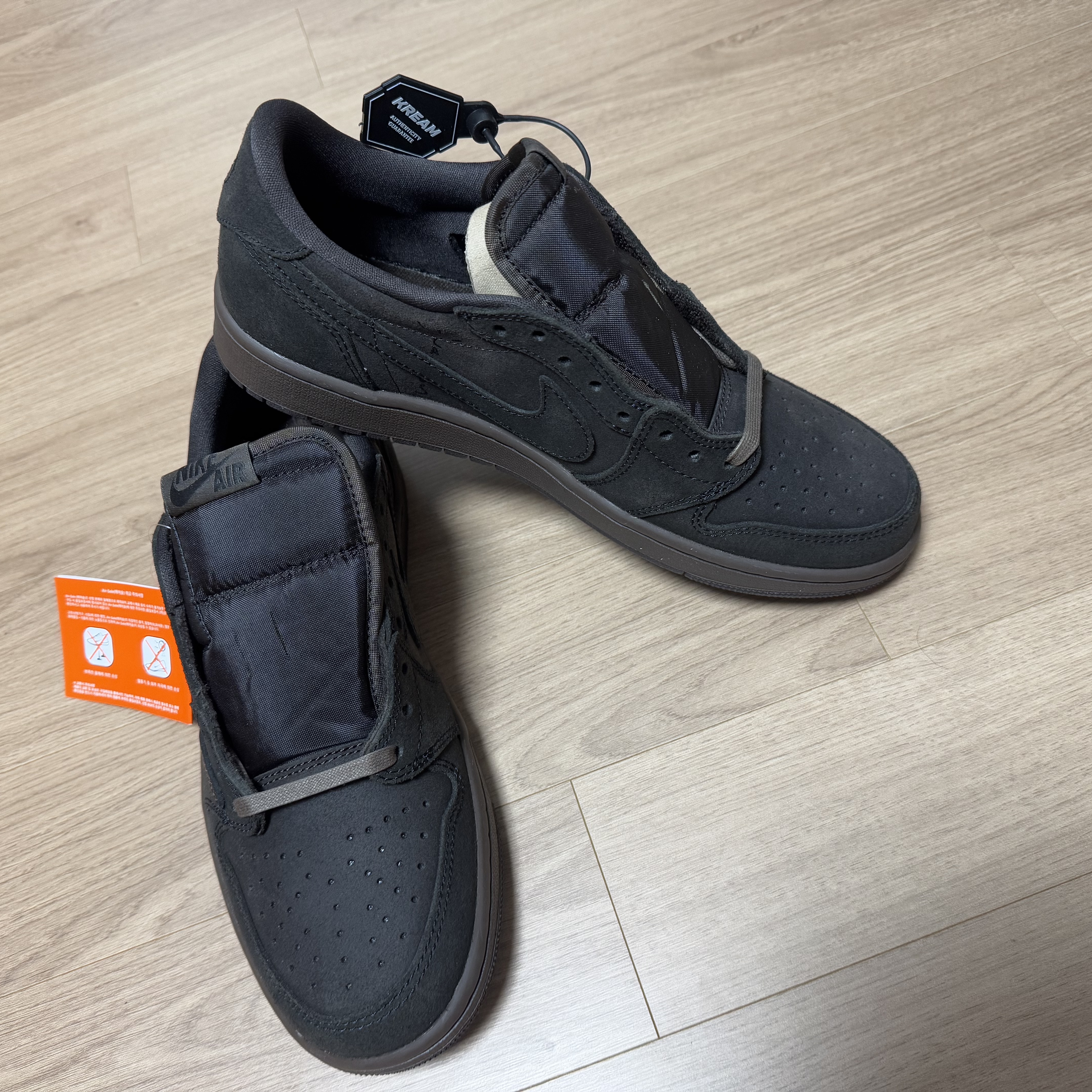 Jordan 1 x Travis Scott Retro Low OG SP Velvet Brown and Dark Mocha 착용 스타일