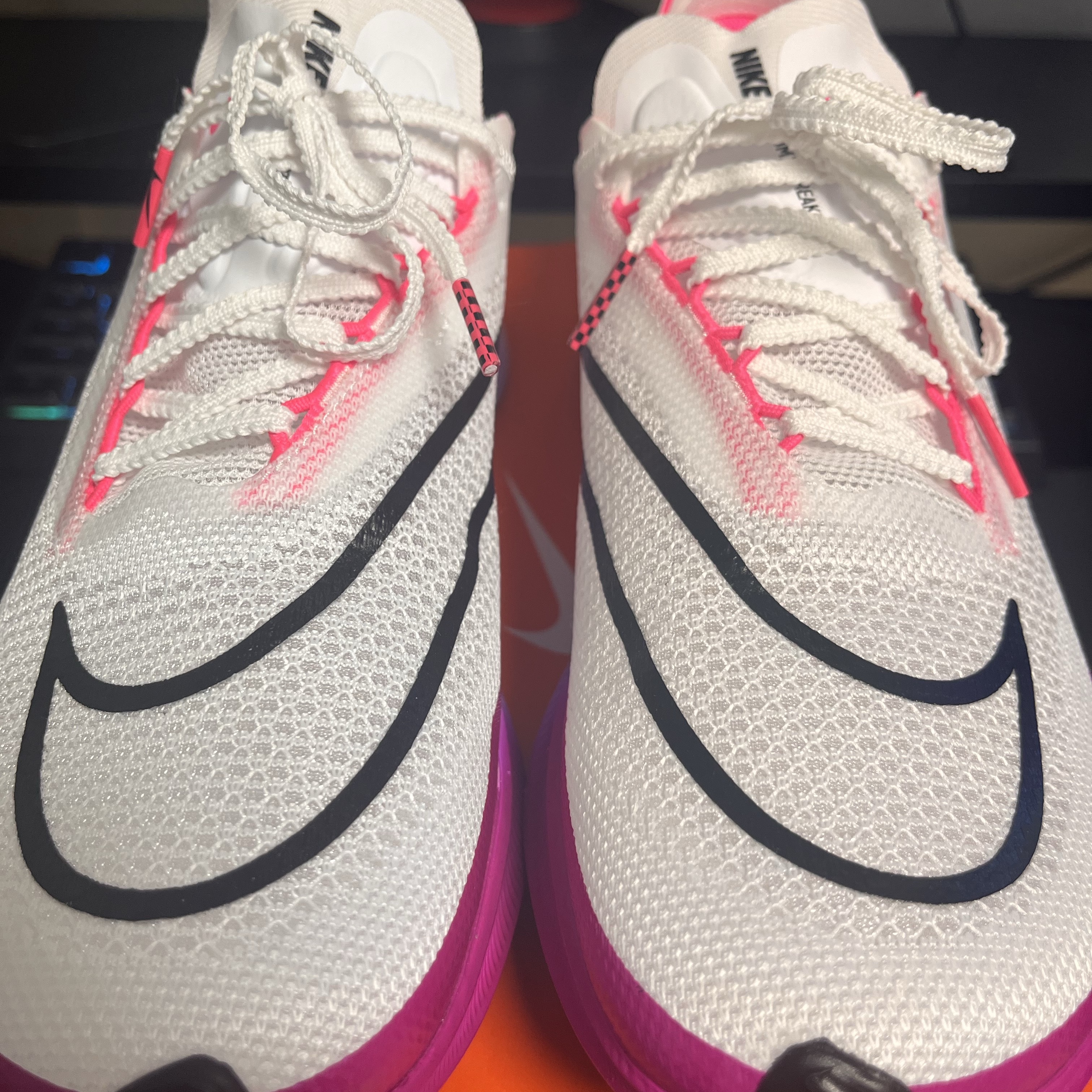 Nike ZoomX Streakfly White Vivid Graffe 착용 스타일