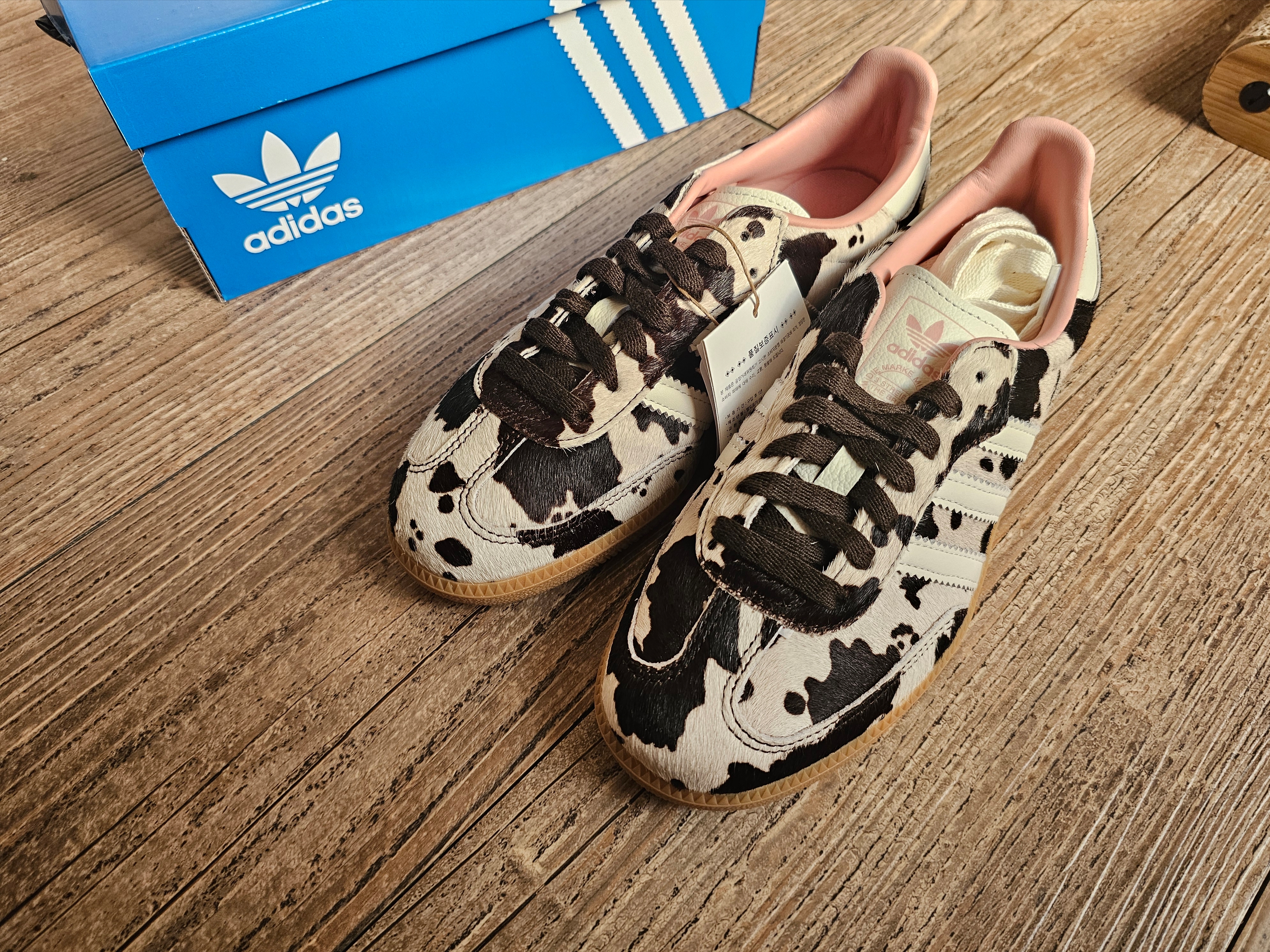 (W) Adidas Samba OG Cow Print 착용 스타일