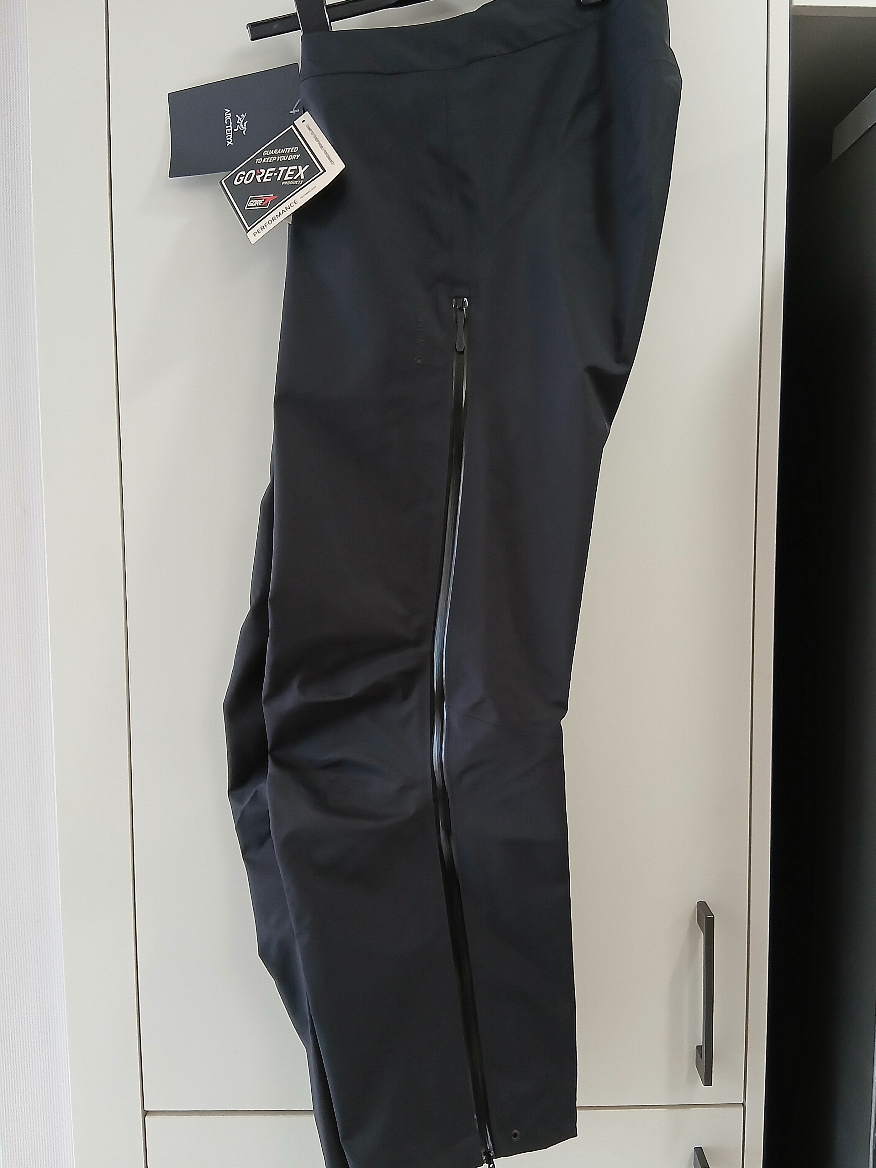 Arc'teryx Beta Pants Black 착용 스타일 - 3