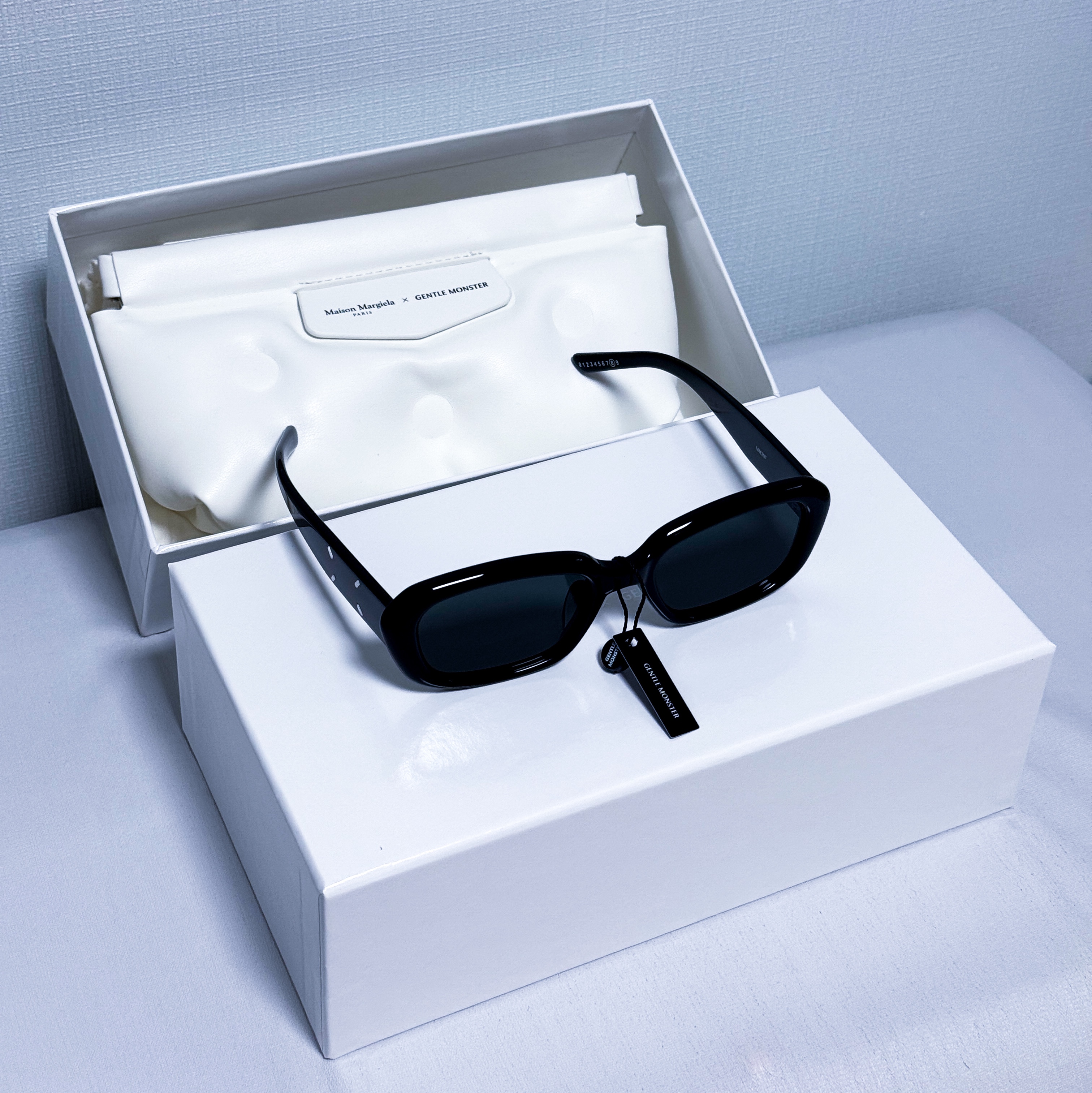 Gentle Monster x Maison Margiela MM207 Black Gray 착용 스타일