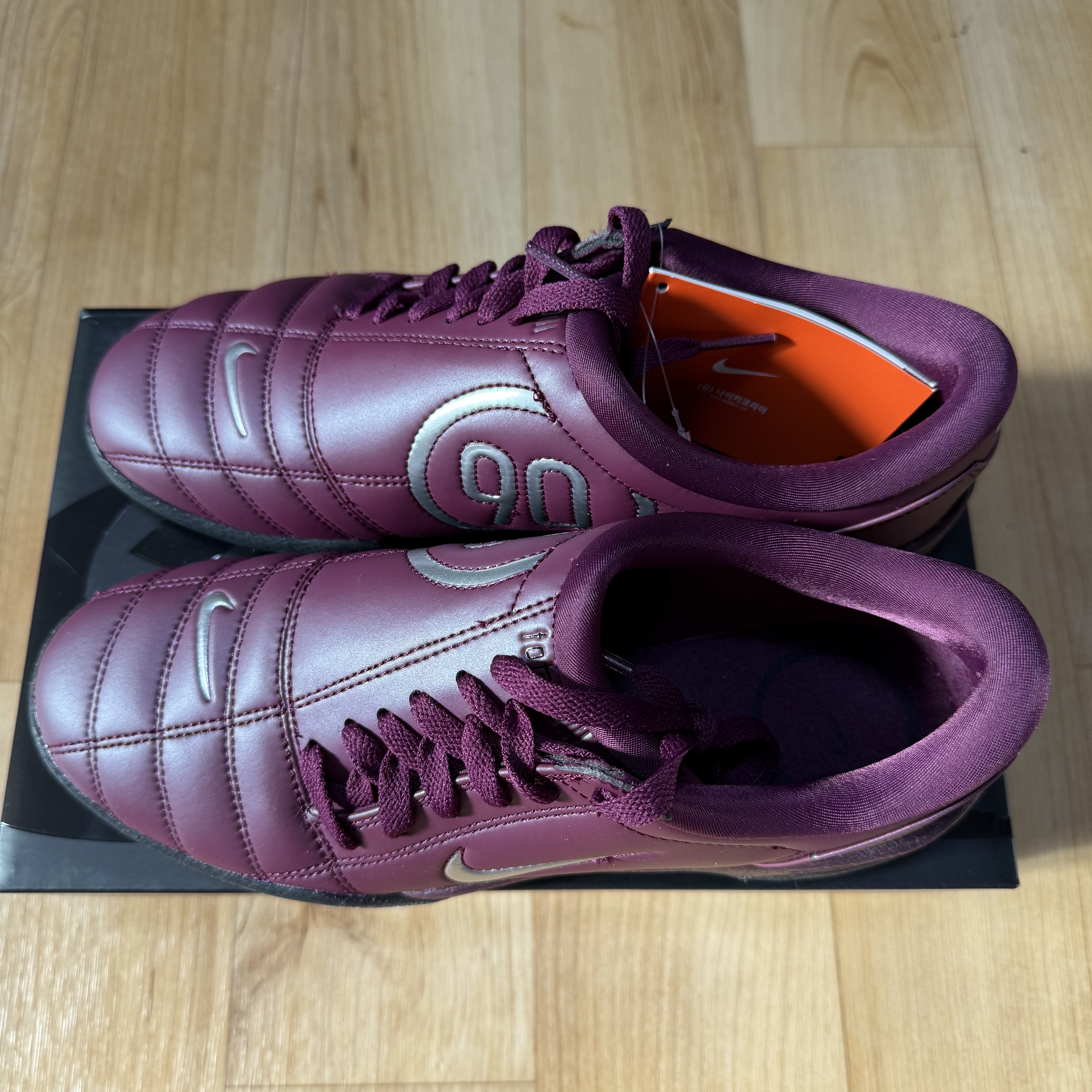 Nike Total 90 III SP Bordeaux and Metallic Silver 착용 스타일 - 2