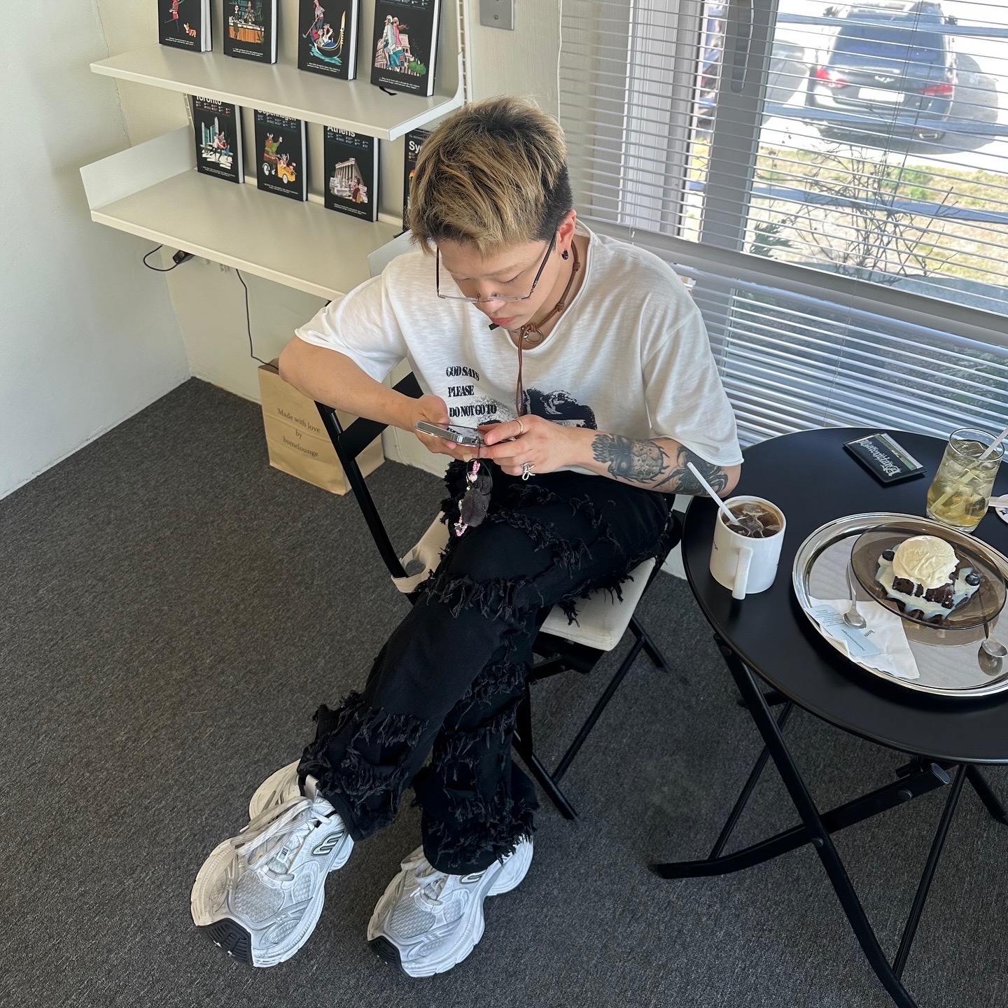 Balenciaga 10XL Sneakers White Grey Silver Black, Our Legacy Udon Ladon Dark Brown Leather 착용 스타일 - 2
