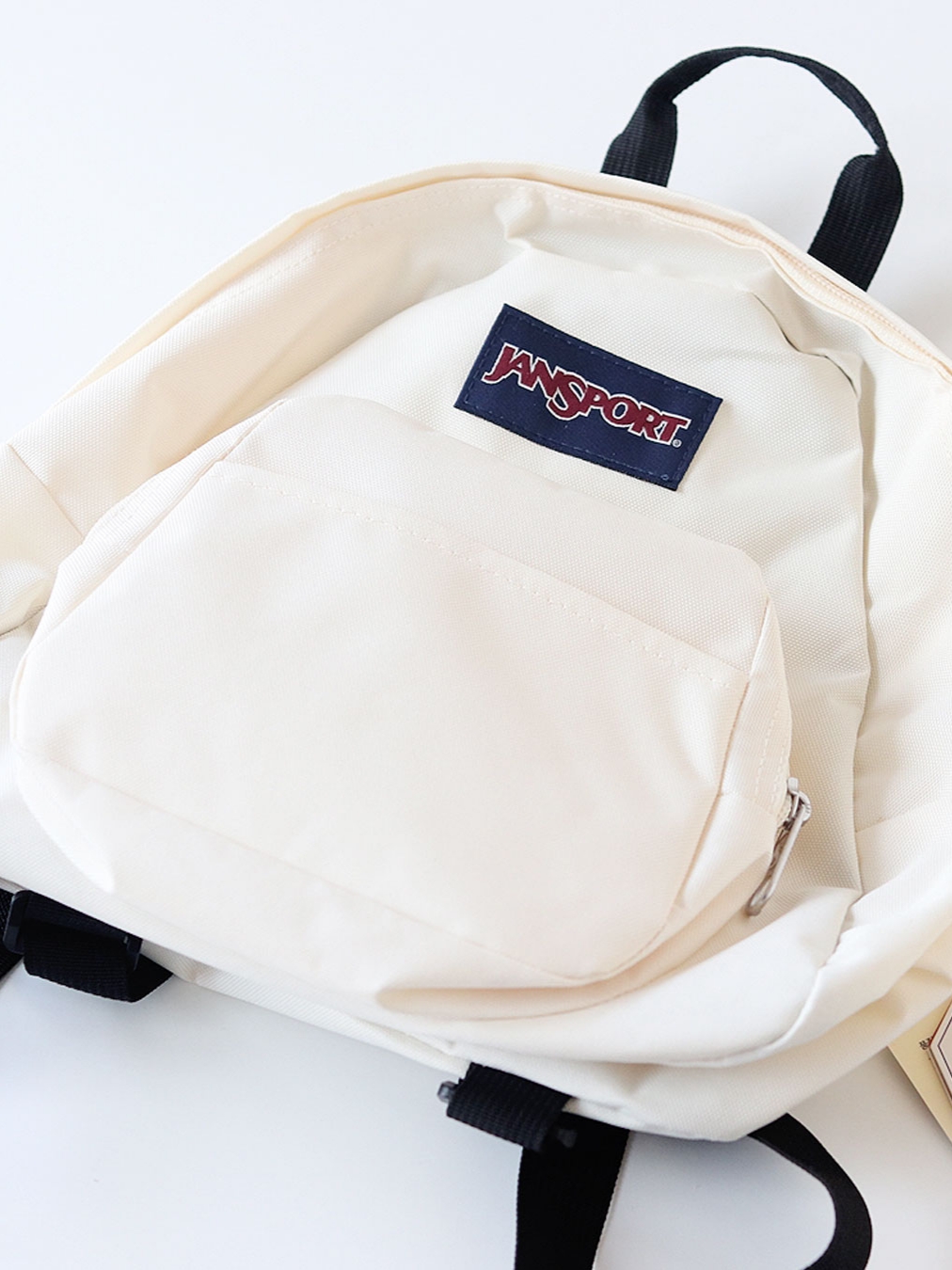 Jansport Half Pint Mini Backpack Coconut 착용 스타일