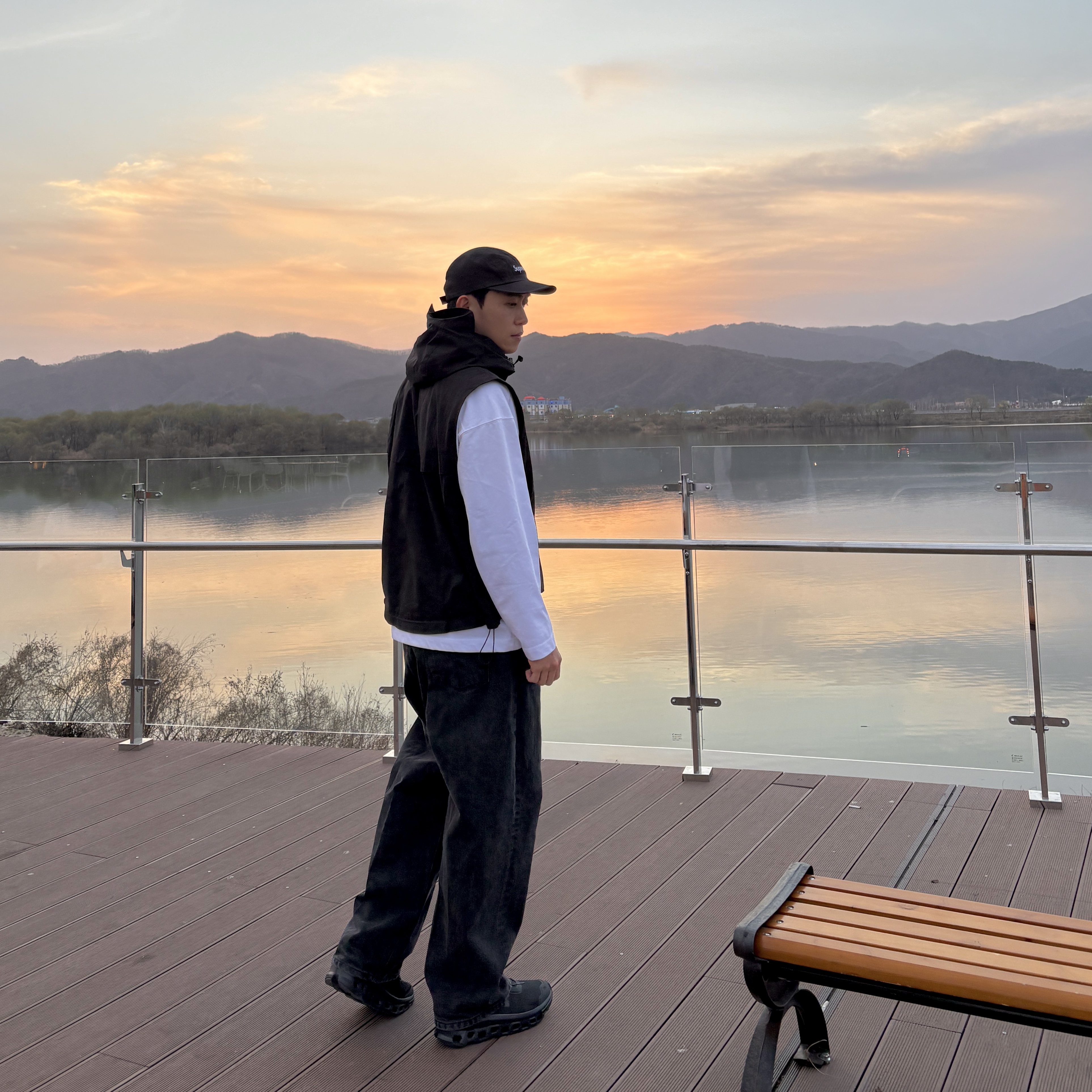 On Running Cloudmonster Void Black, Supreme Washed Chino Twill Camp Cap Black - 24SS 착용 스타일 - 1