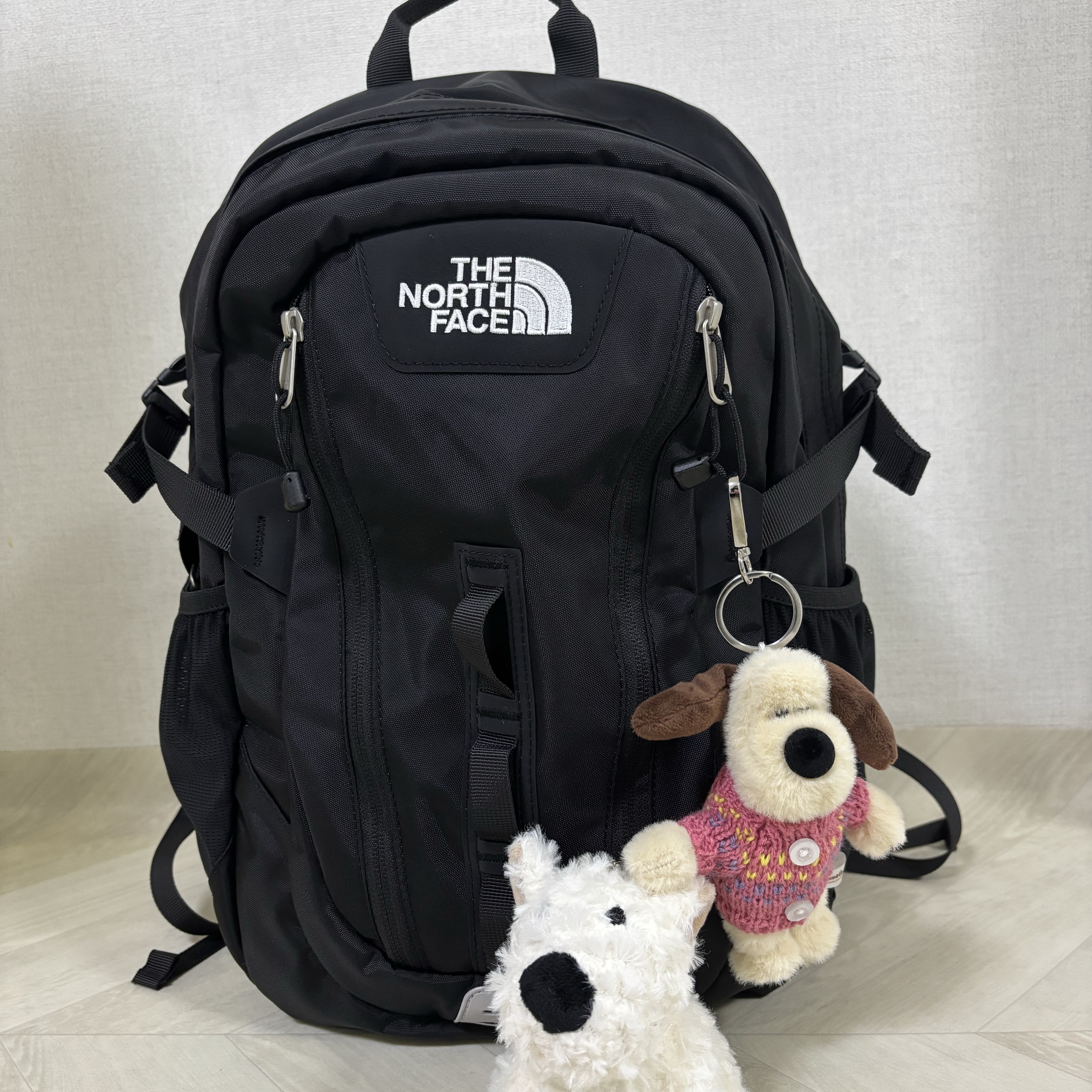 The North Face Mini Shot Black 착용 스타일