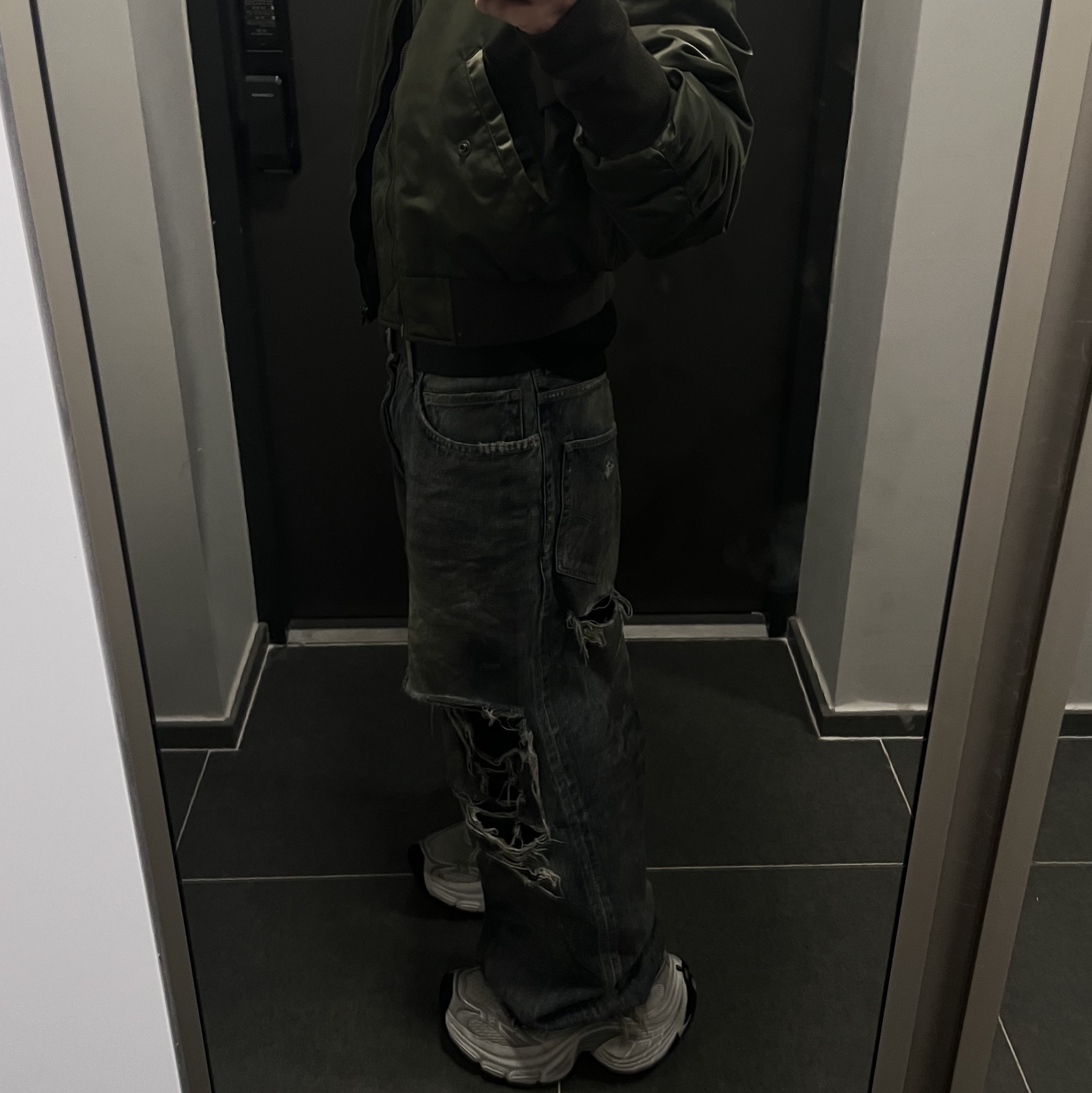 Balenciaga 10XL Sneakers White Grey Silver Black, Balenciaga Baggy Pants Light Blue 착용 스타일