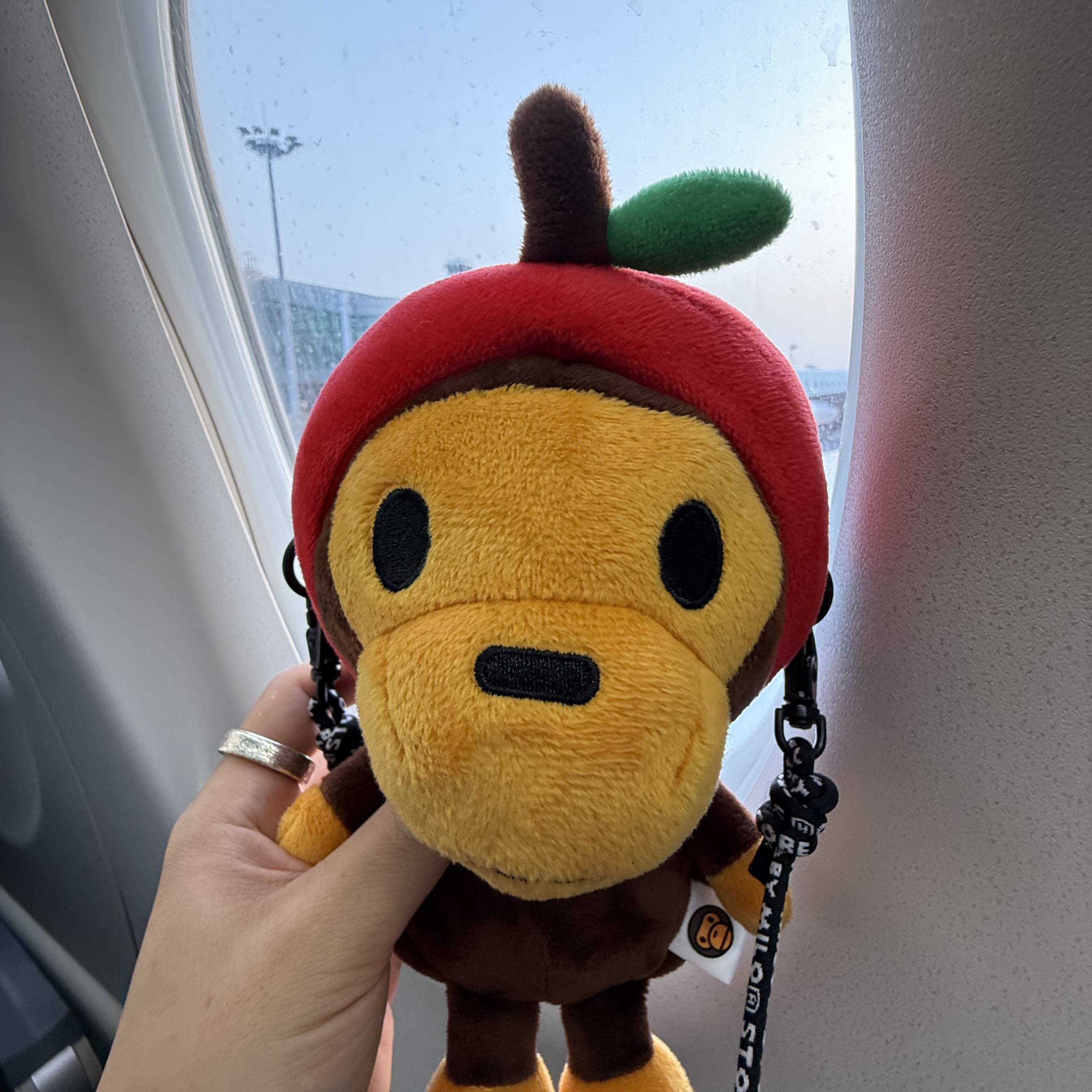 BAPE Baby Milo Plush Mobile Bag Red 착용 스타일