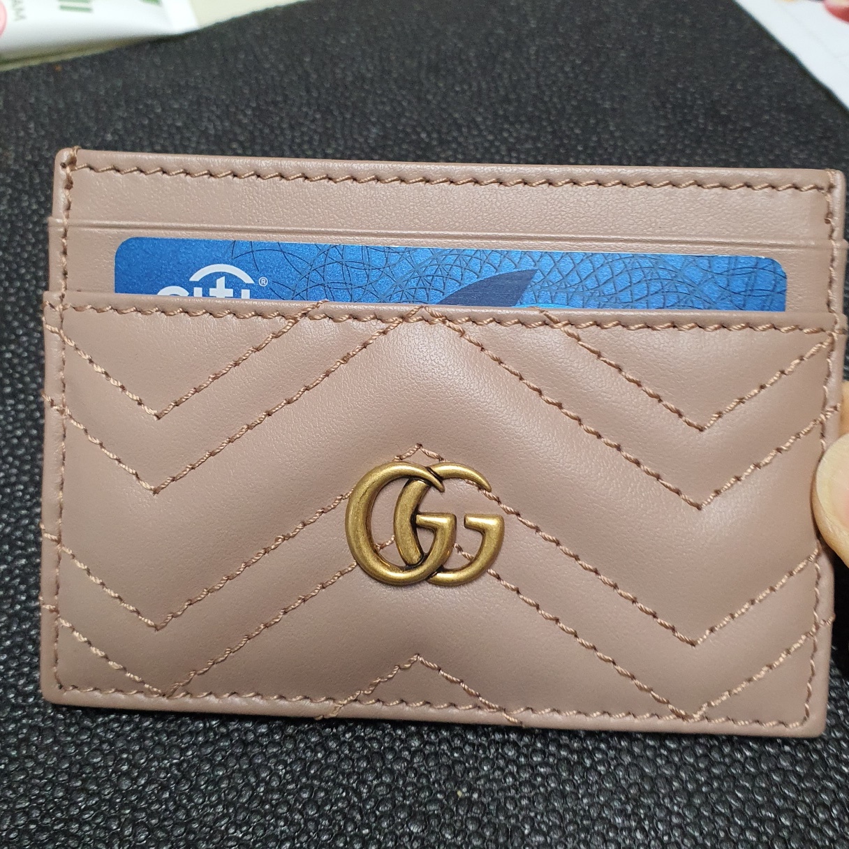 Gucci GG Marmont Card Case Dusty Pink 착용 스타일